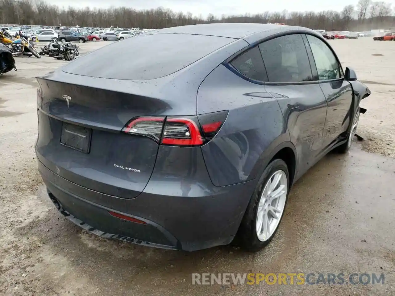 4 Photograph of a damaged car 5YJYGDEE2MF131240 TESLA MODEL Y 2021