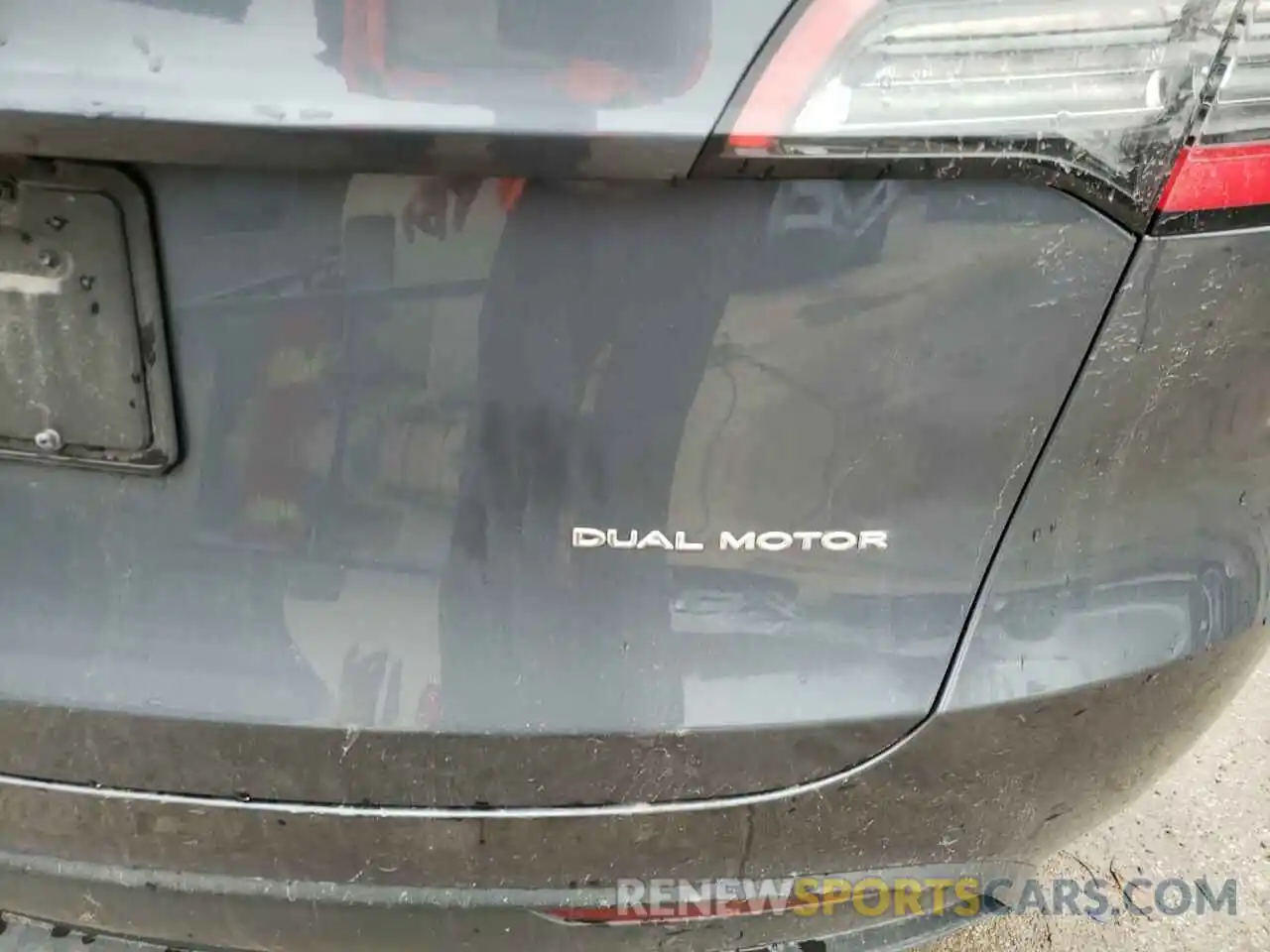 9 Photograph of a damaged car 5YJYGDEE2MF131240 TESLA MODEL Y 2021