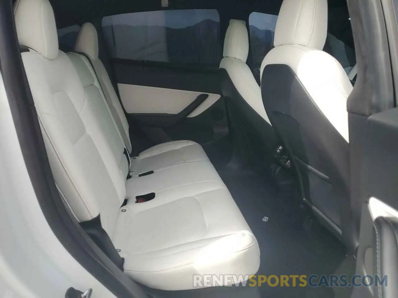 12 Photograph of a damaged car 5YJYGDEE2MF141685 TESLA MODEL Y 2021