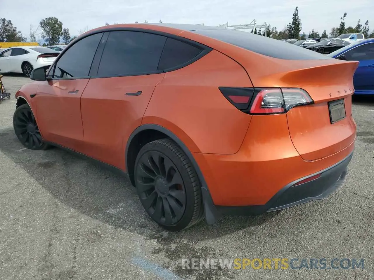 2 Photograph of a damaged car 5YJYGDEE2MF141685 TESLA MODEL Y 2021
