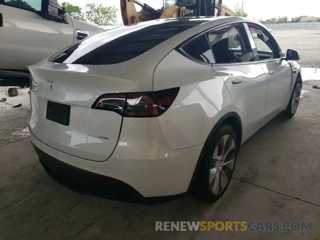 4 Photograph of a damaged car 5YJYGDEE2MF141962 TESLA MODEL Y 2021