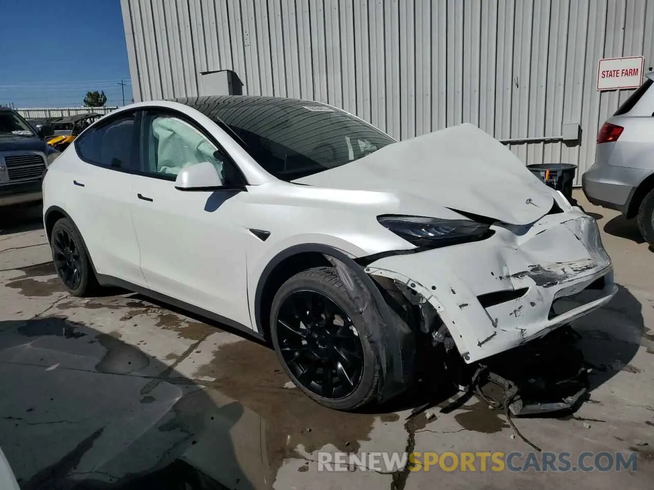 4 Photograph of a damaged car 5YJYGDEE2MF159832 TESLA MODEL Y 2021