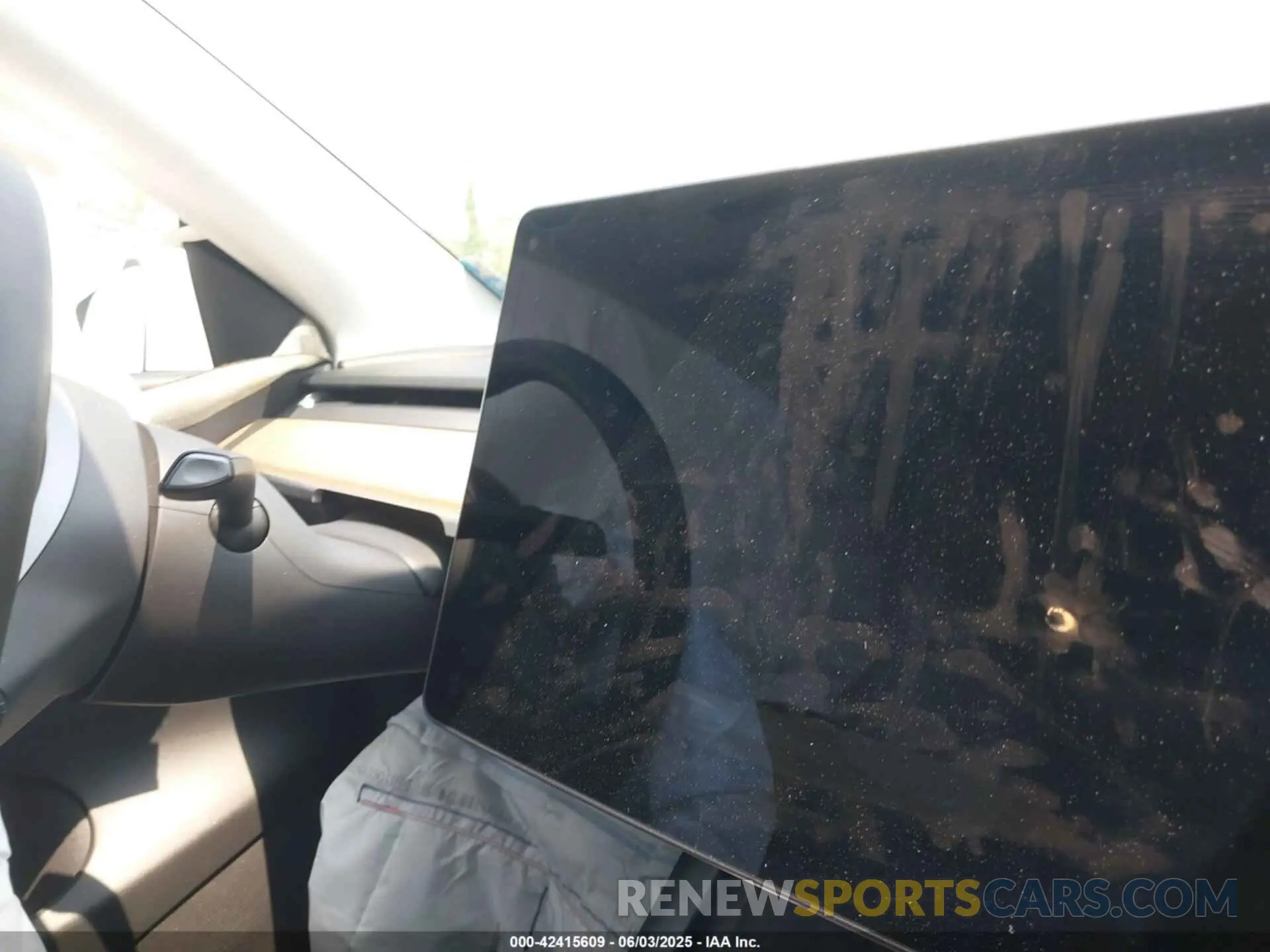 16 Photograph of a damaged car 5YJYGDEE2MF191938 TESLA MODEL Y 2021