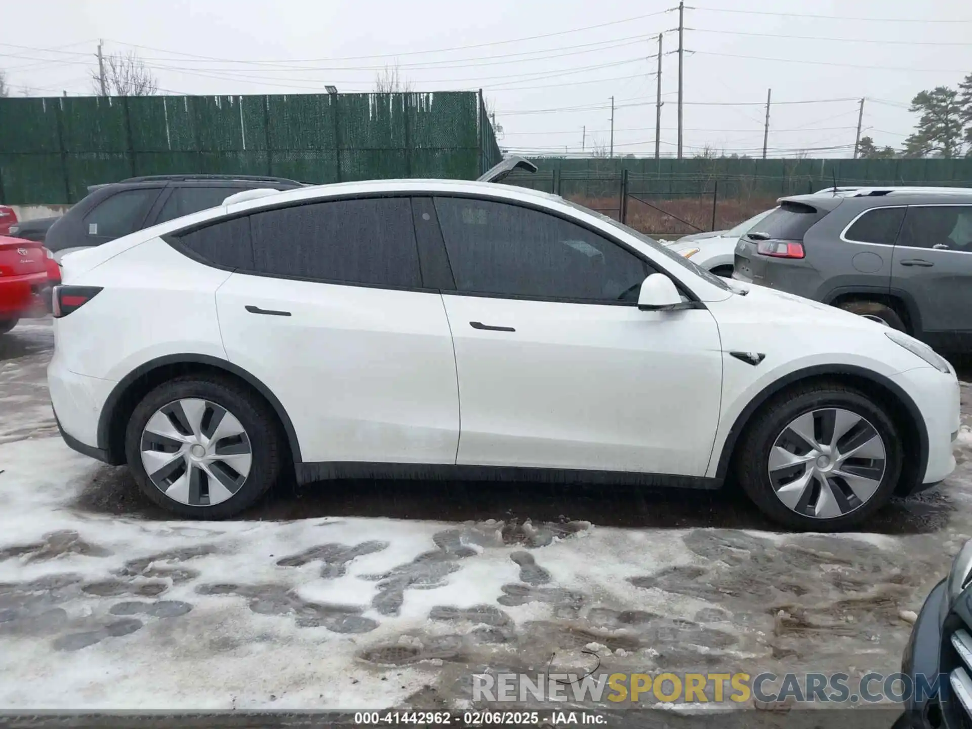 13 Photograph of a damaged car 5YJYGDEE2MF197691 TESLA MODEL Y 2021