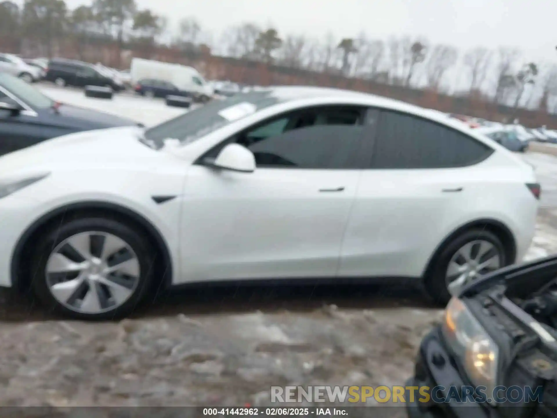 14 Photograph of a damaged car 5YJYGDEE2MF197691 TESLA MODEL Y 2021