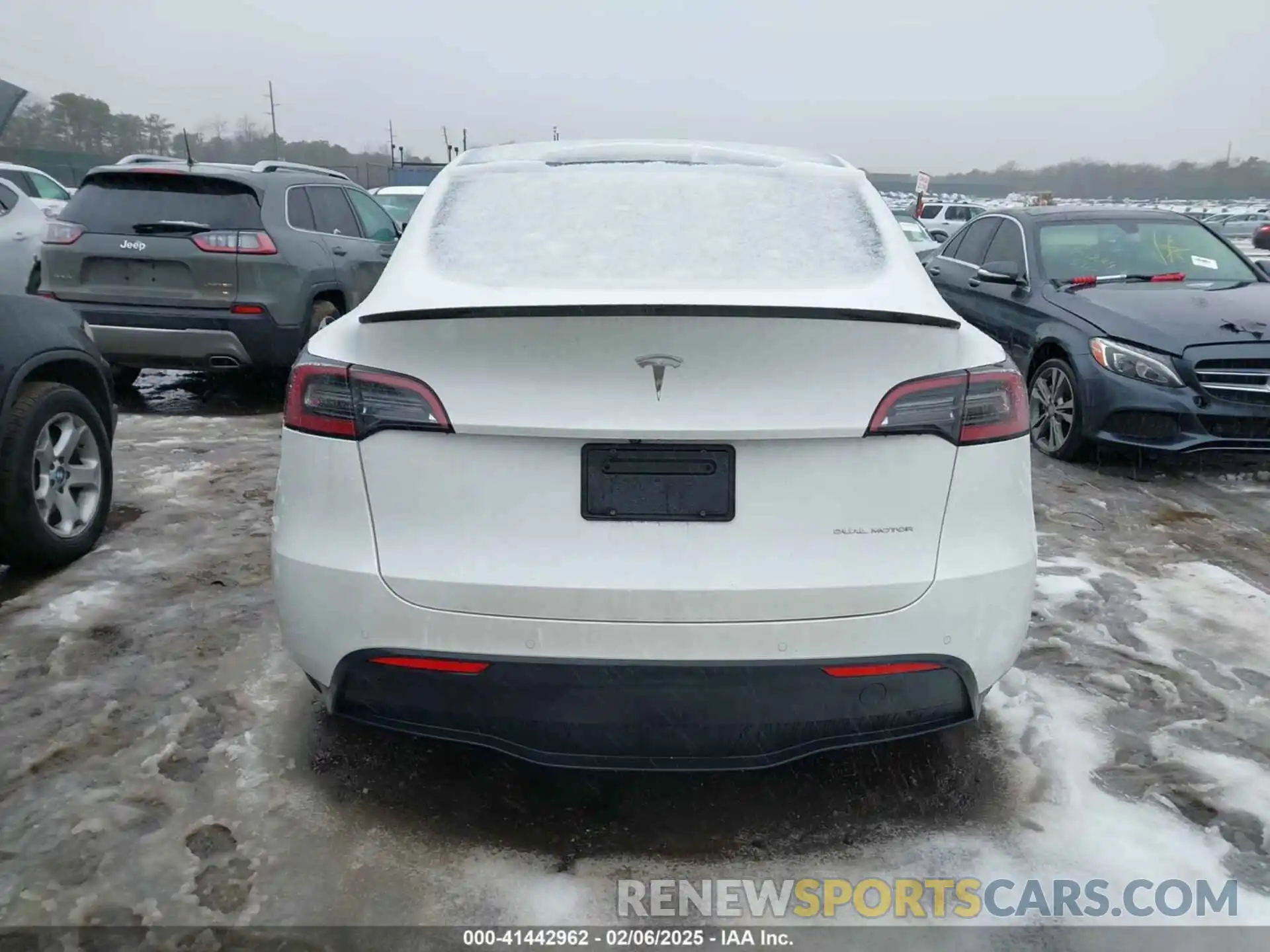 16 Photograph of a damaged car 5YJYGDEE2MF197691 TESLA MODEL Y 2021