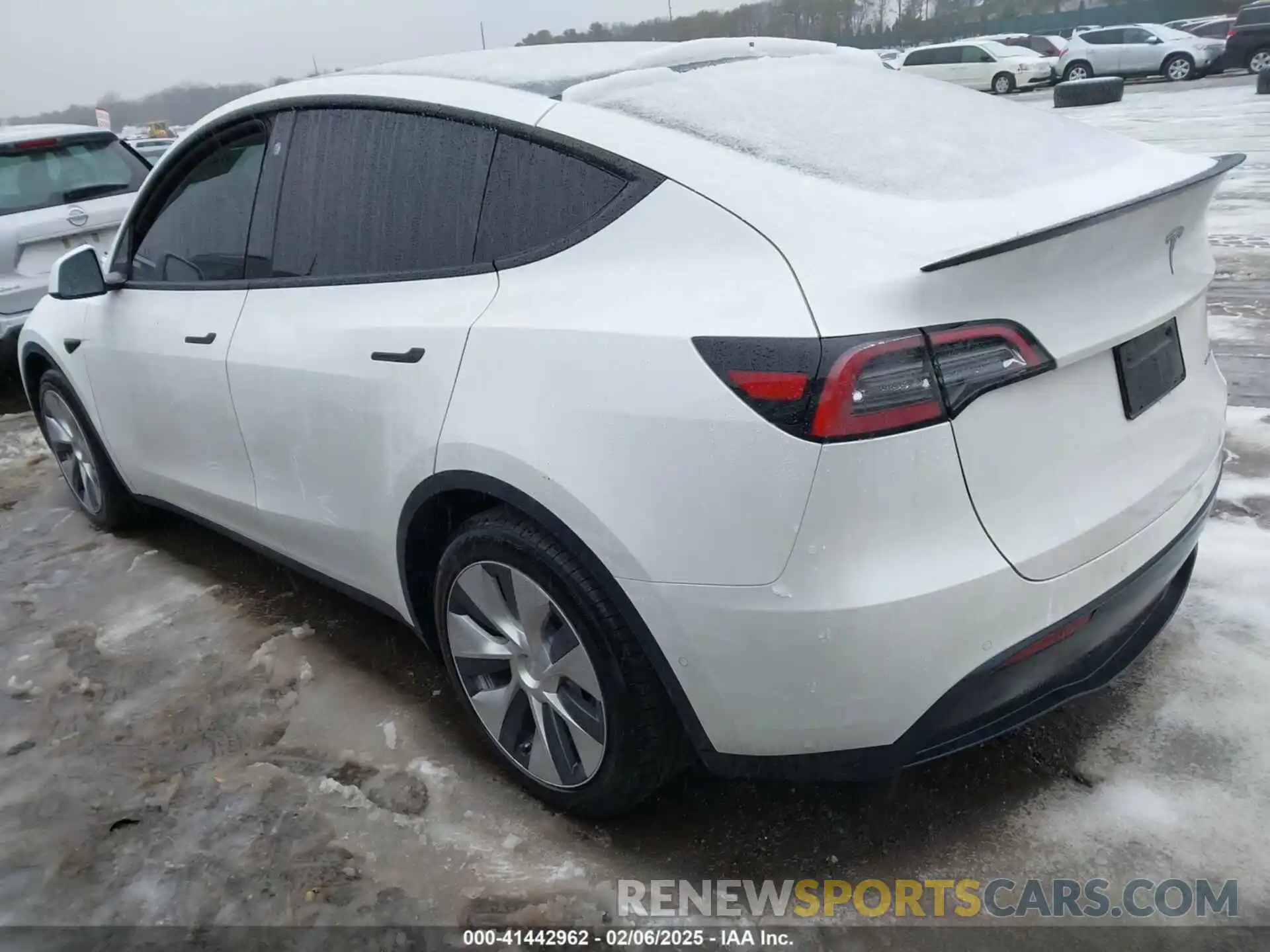 3 Photograph of a damaged car 5YJYGDEE2MF197691 TESLA MODEL Y 2021