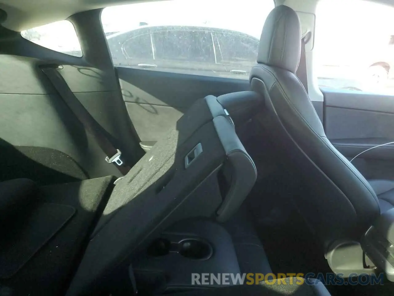 11 Photograph of a damaged car 5YJYGDEE2MF200668 TESLA MODEL Y 2021