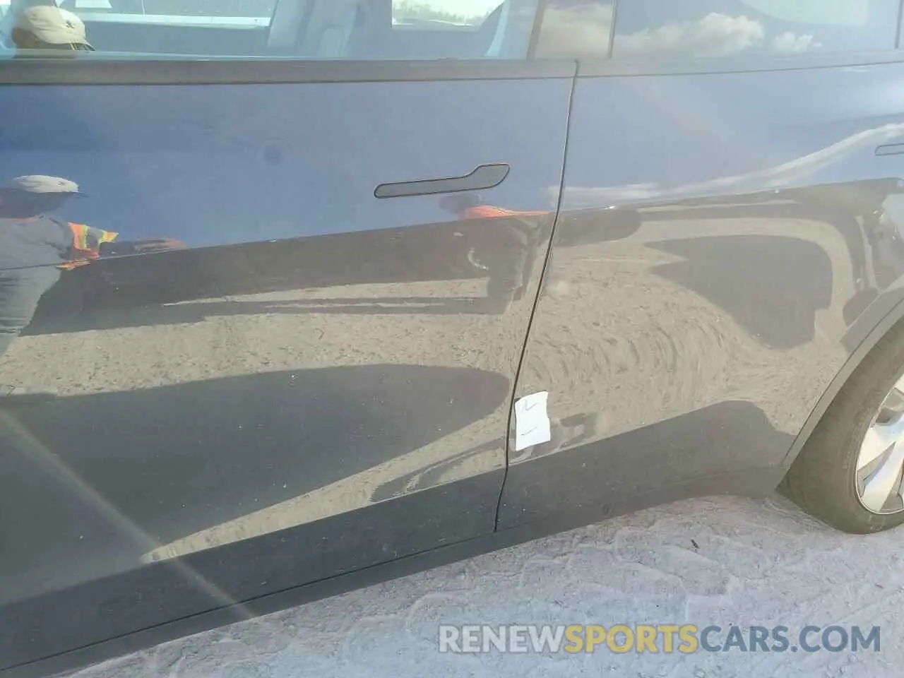 13 Photograph of a damaged car 5YJYGDEE2MF200668 TESLA MODEL Y 2021