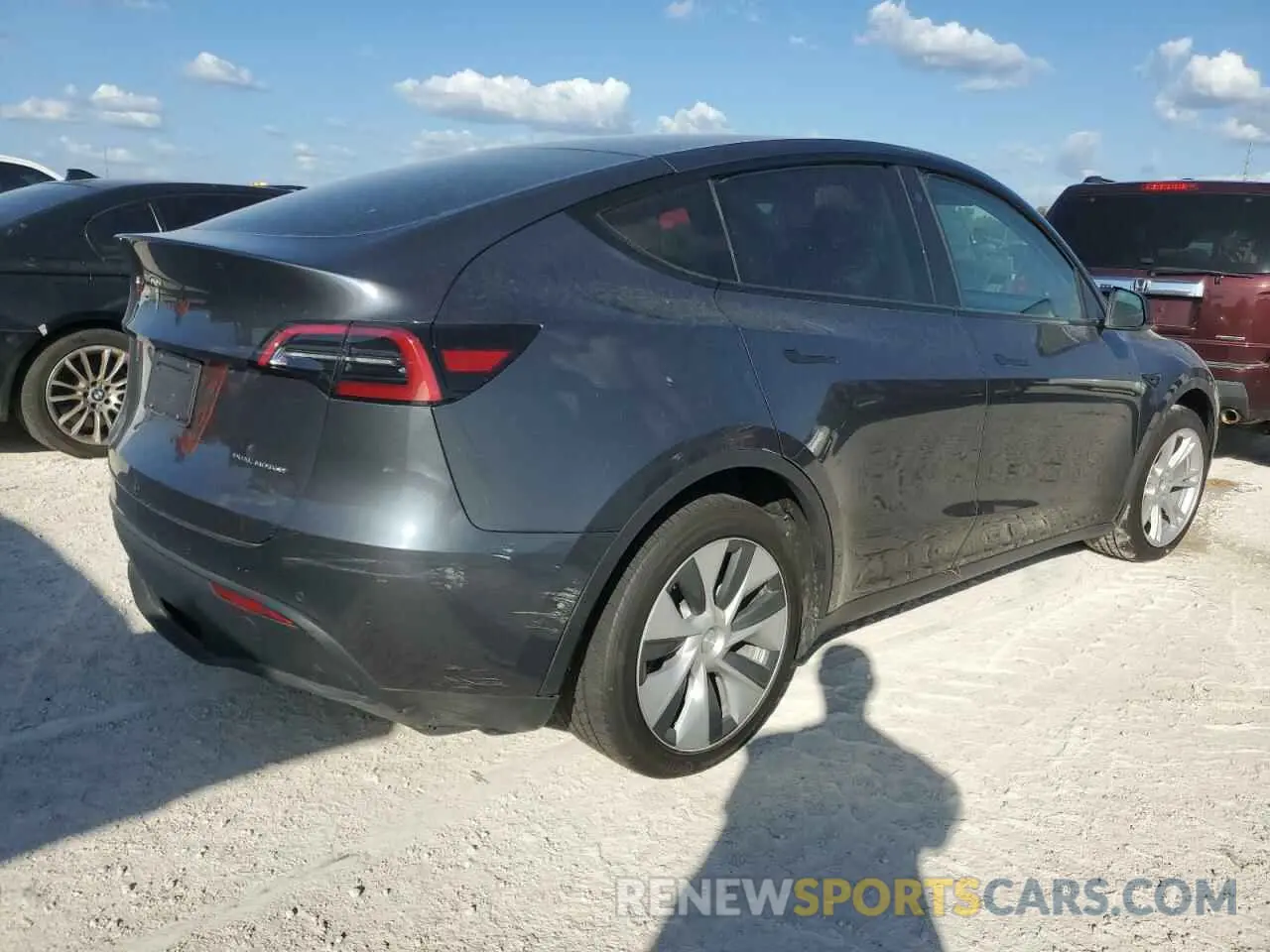 3 Photograph of a damaged car 5YJYGDEE2MF200668 TESLA MODEL Y 2021