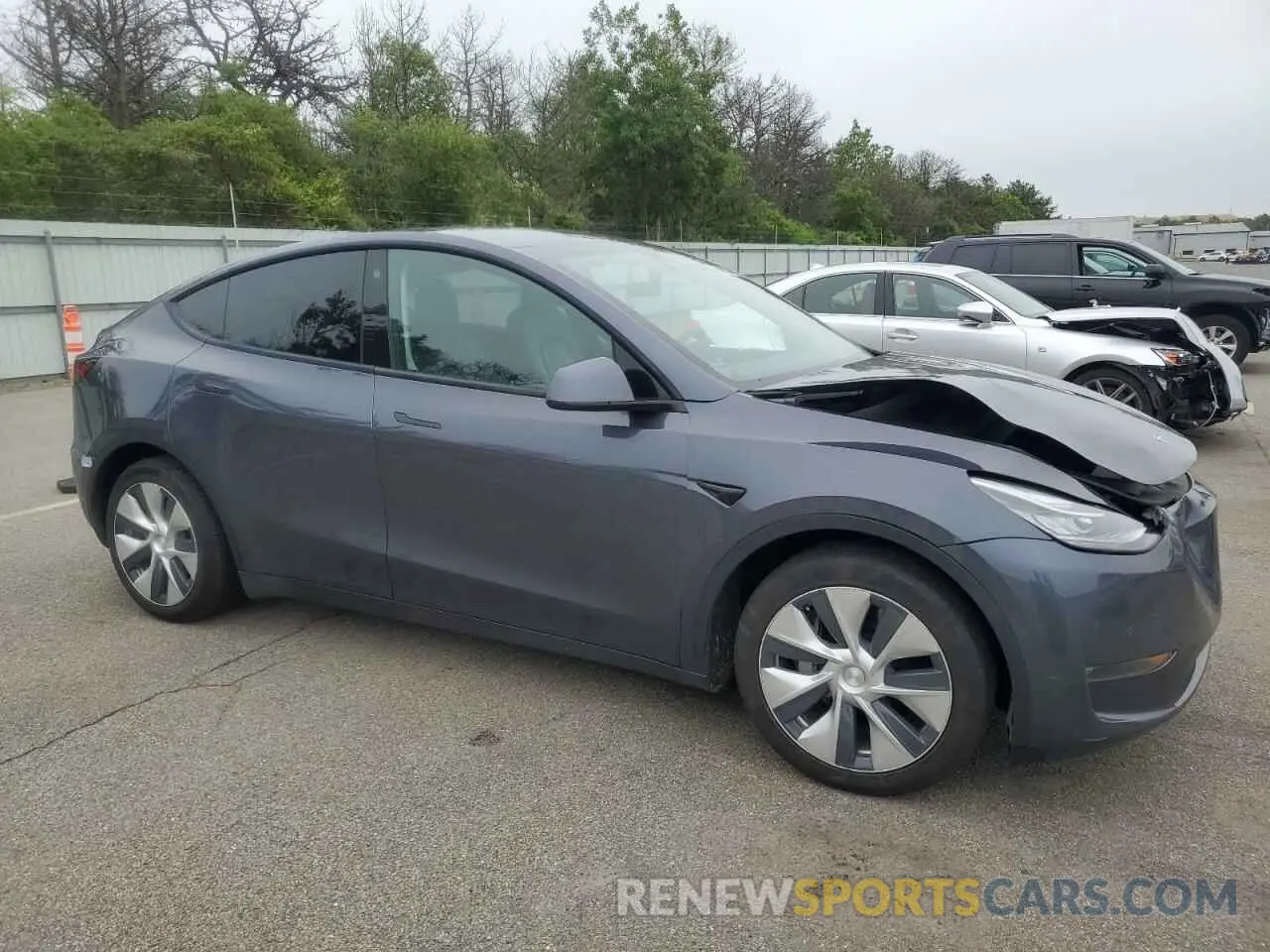 4 Photograph of a damaged car 5YJYGDEE2MF204414 TESLA MODEL Y 2021
