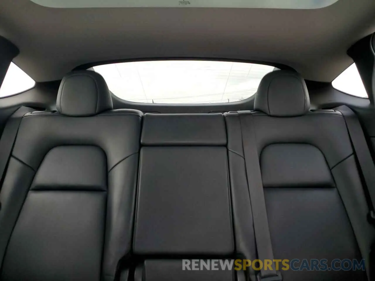 10 Photograph of a damaged car 5YJYGDEE2MF207913 TESLA MODEL Y 2021
