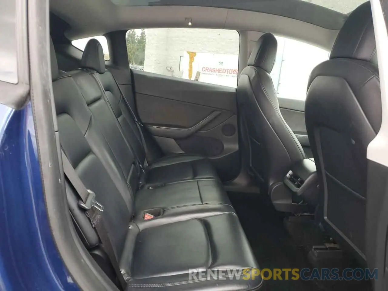 11 Photograph of a damaged car 5YJYGDEE2MF207913 TESLA MODEL Y 2021