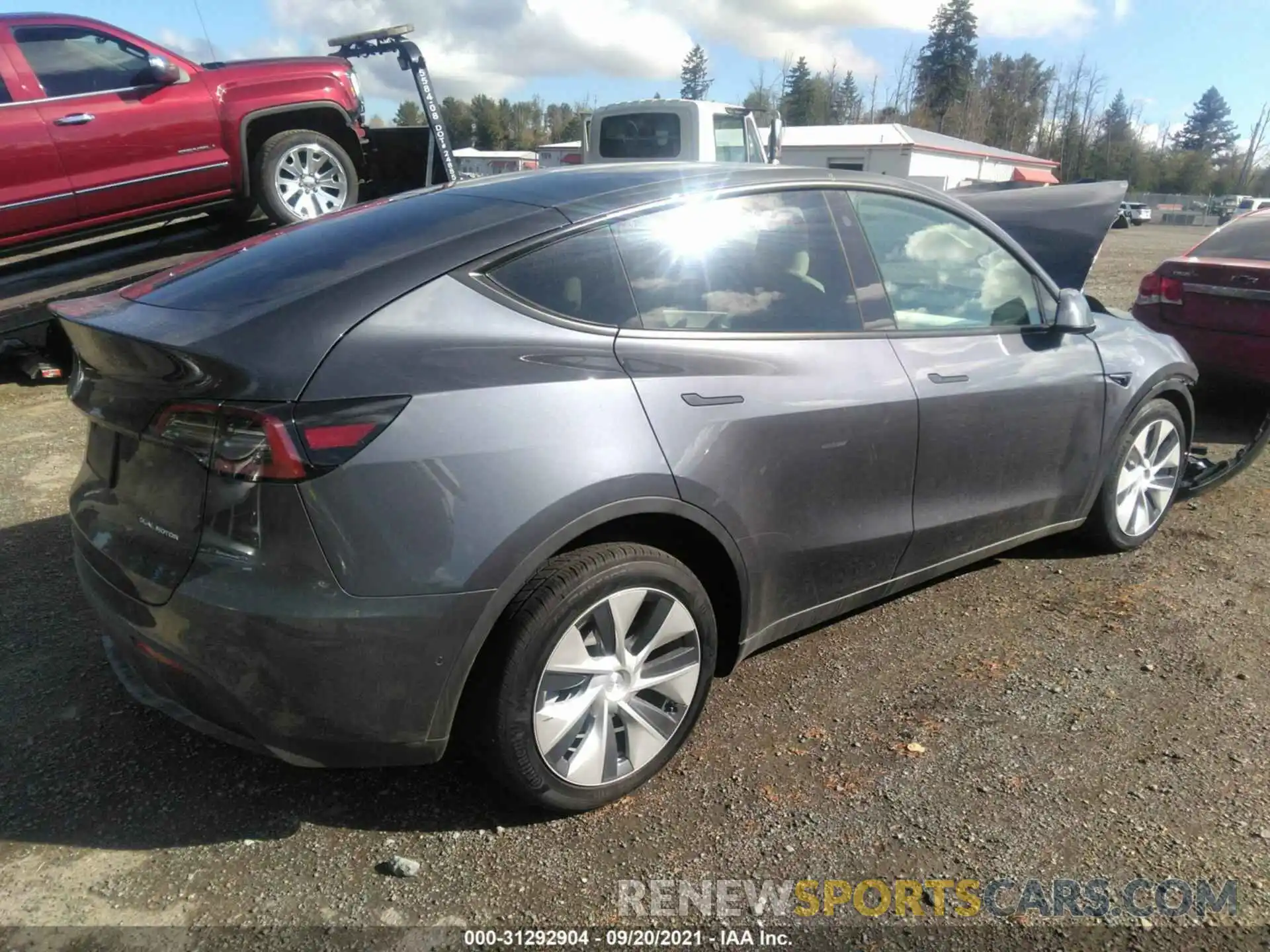 4 Photograph of a damaged car 5YJYGDEE2MF212609 TESLA MODEL Y 2021