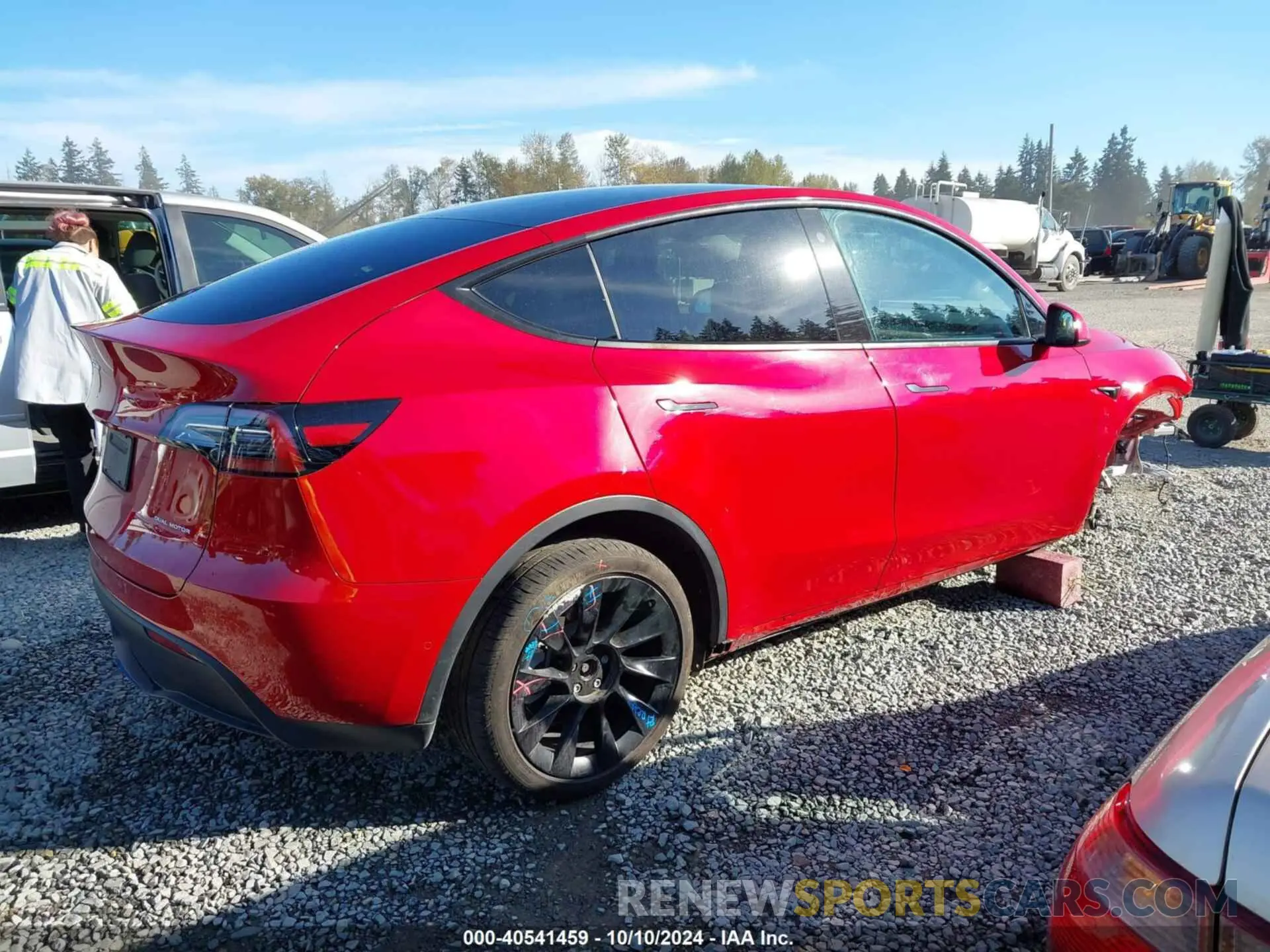4 Photograph of a damaged car 5YJYGDEE2MF217552 TESLA MODEL Y 2021