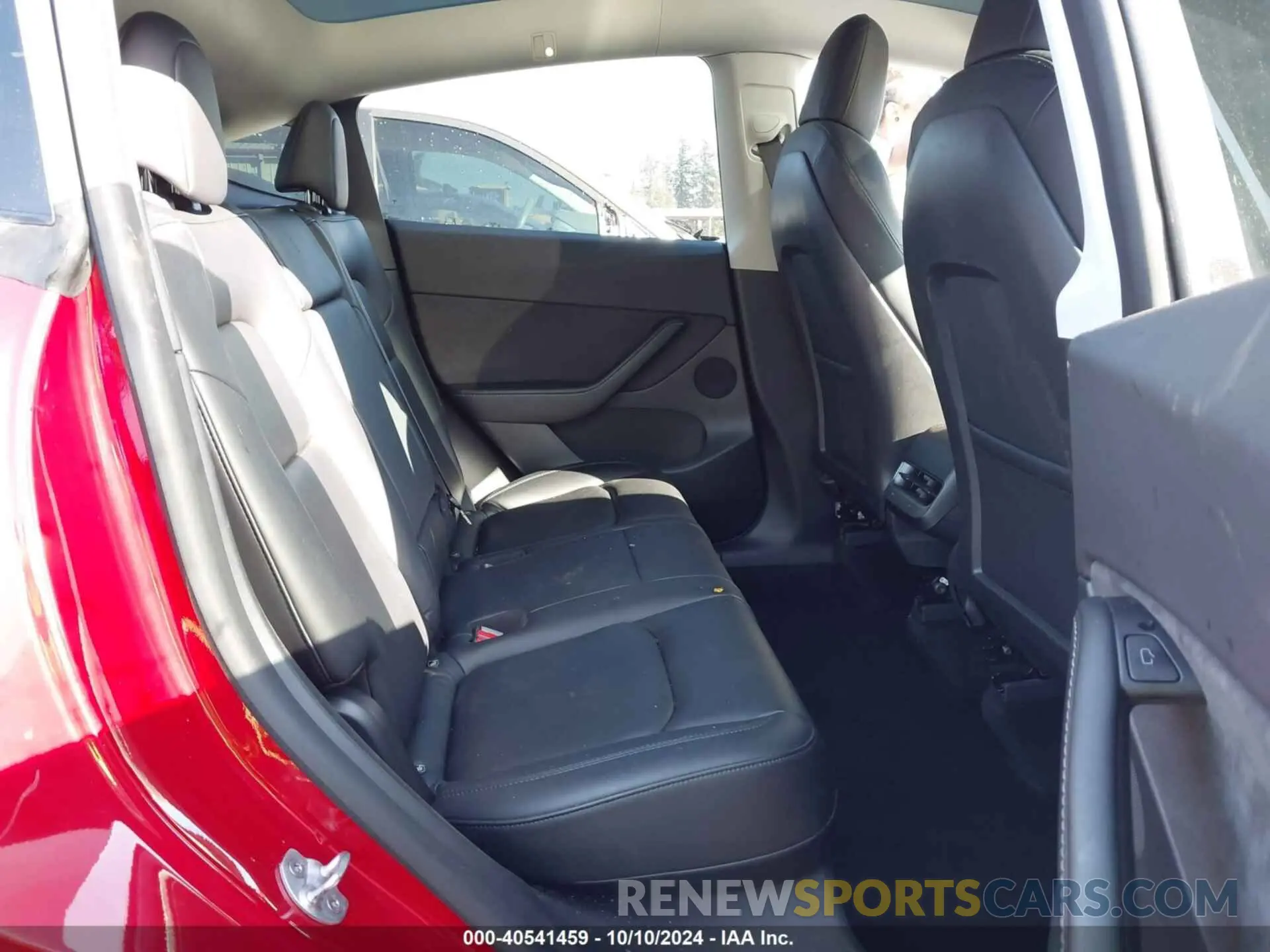 8 Photograph of a damaged car 5YJYGDEE2MF217552 TESLA MODEL Y 2021