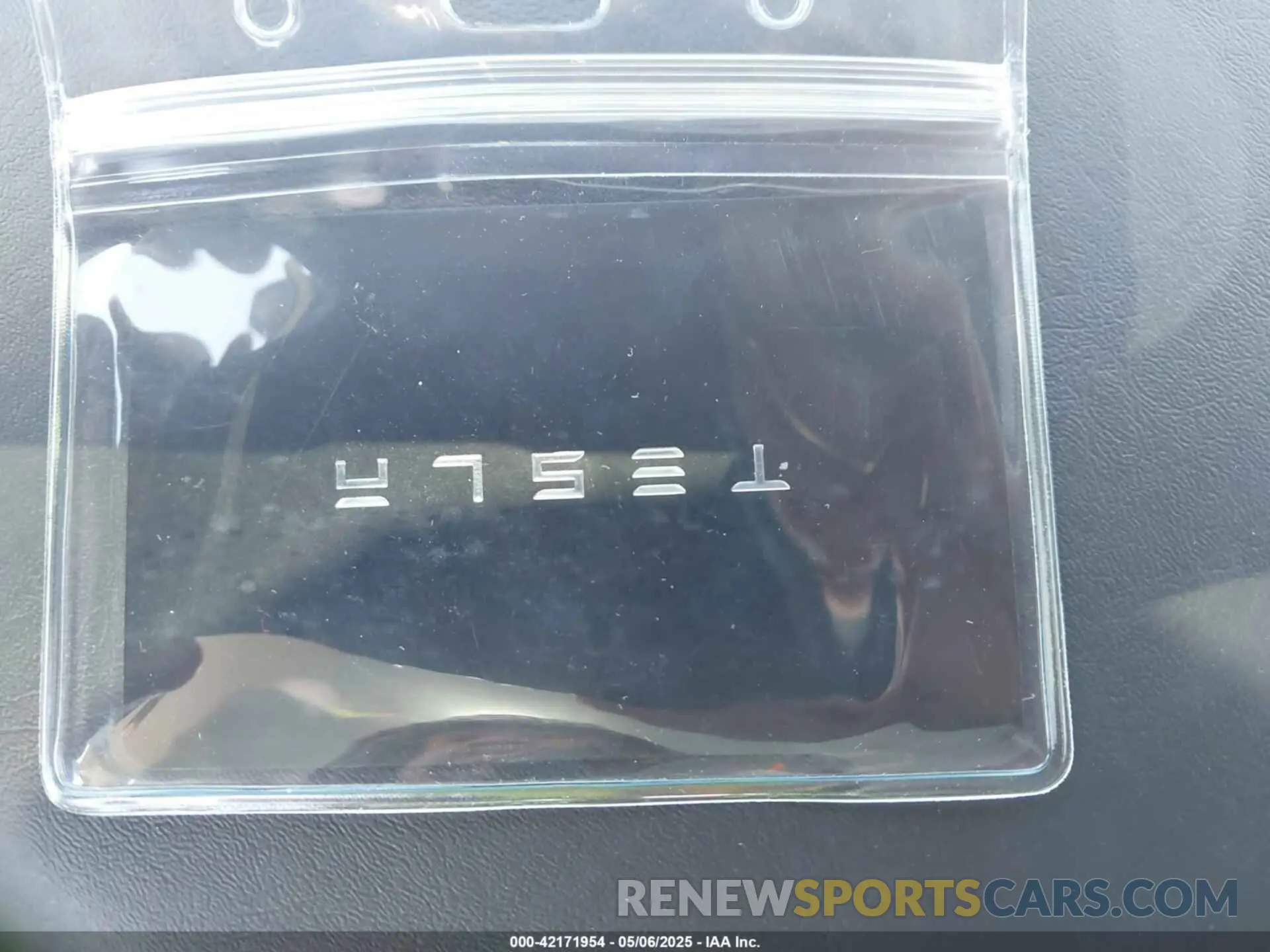 11 Photograph of a damaged car 5YJYGDEE2MF225098 TESLA MODEL Y 2021