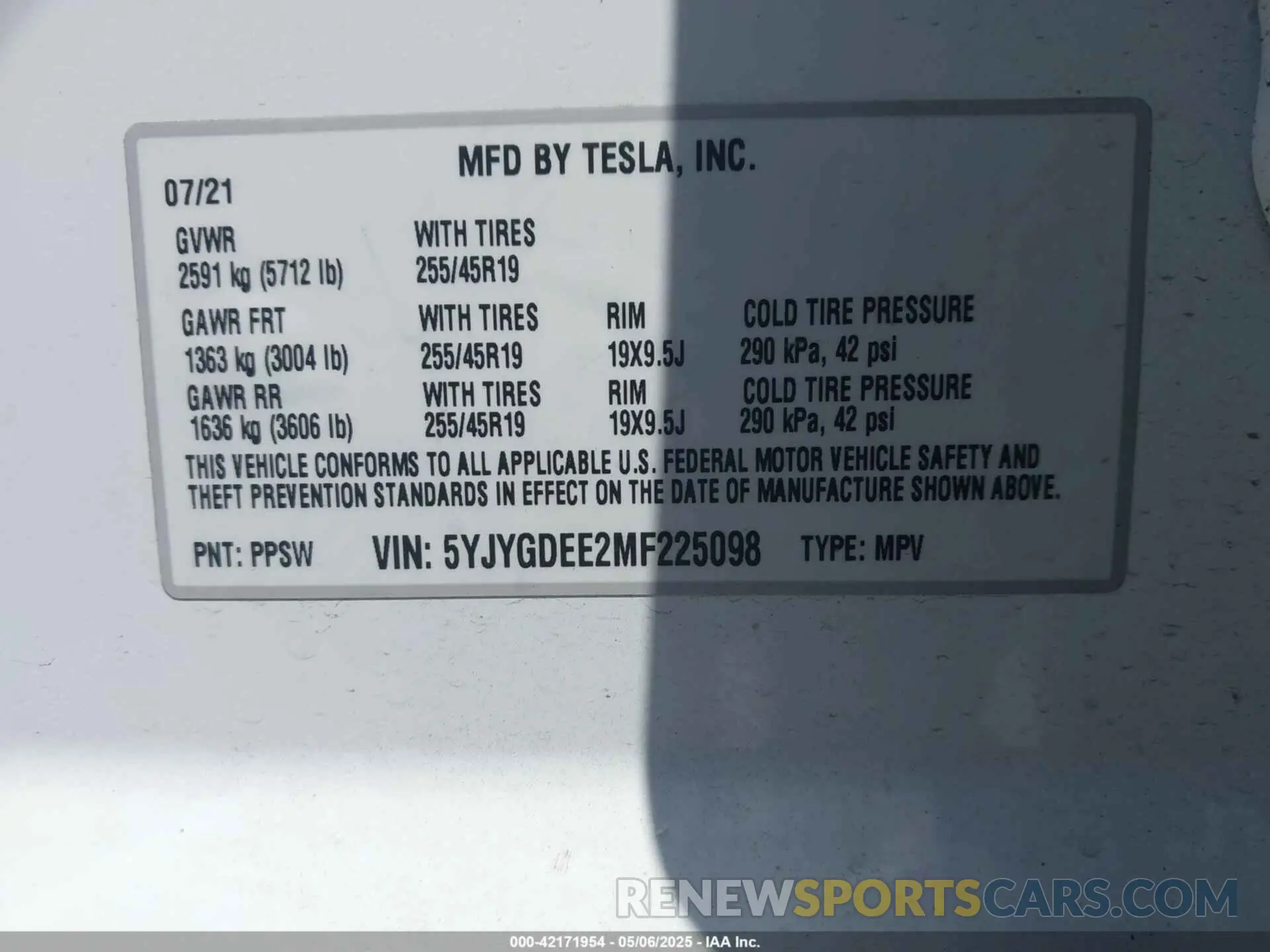 9 Photograph of a damaged car 5YJYGDEE2MF225098 TESLA MODEL Y 2021