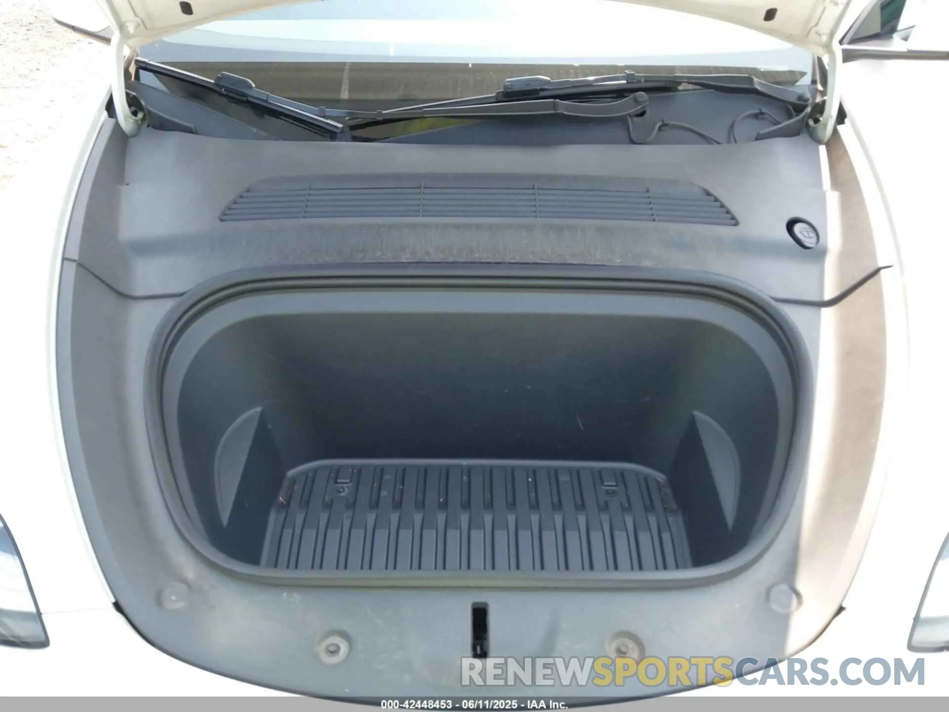 10 Photograph of a damaged car 5YJYGDEE2MF261874 TESLA MODEL Y 2021