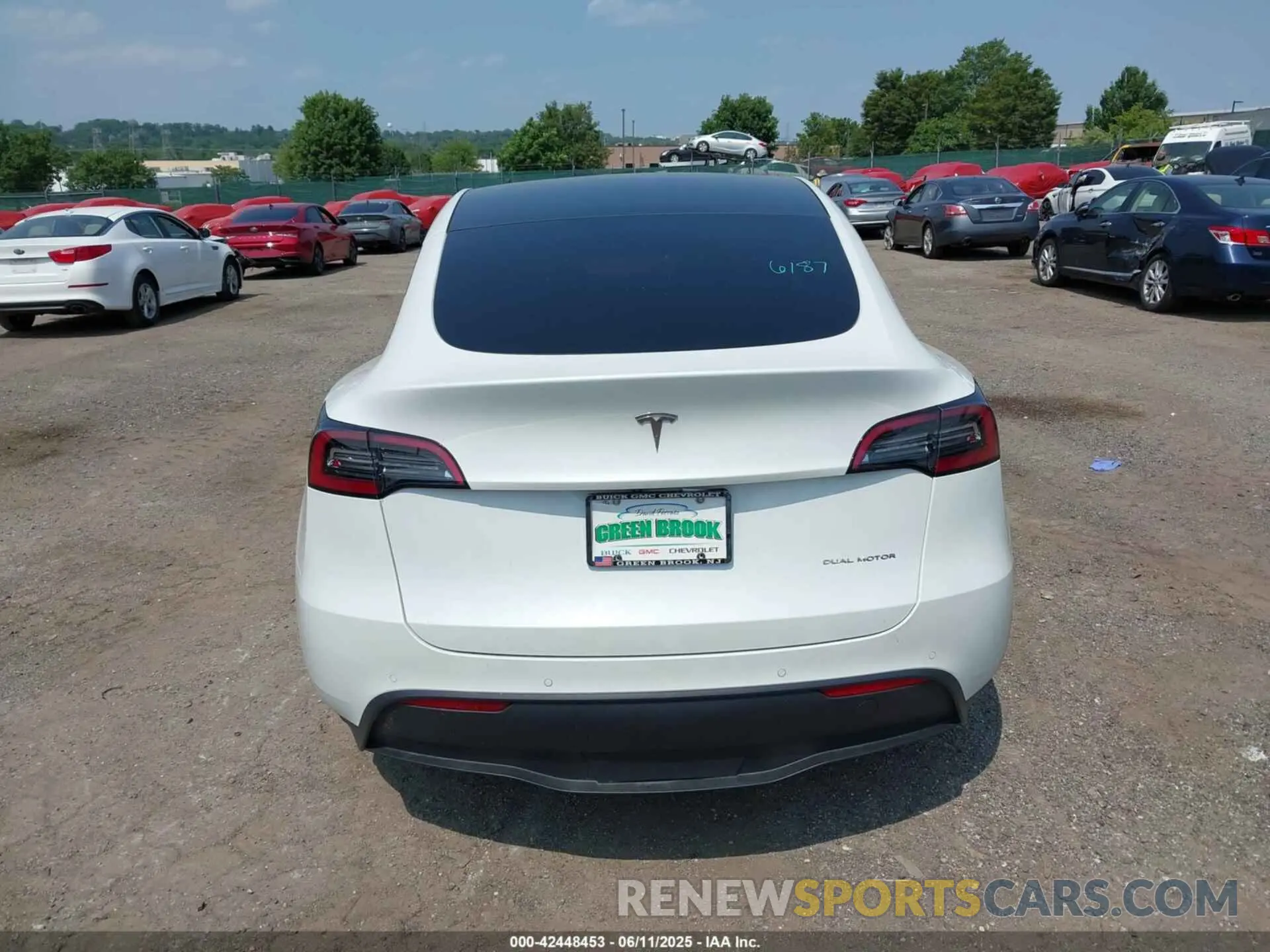 16 Photograph of a damaged car 5YJYGDEE2MF261874 TESLA MODEL Y 2021