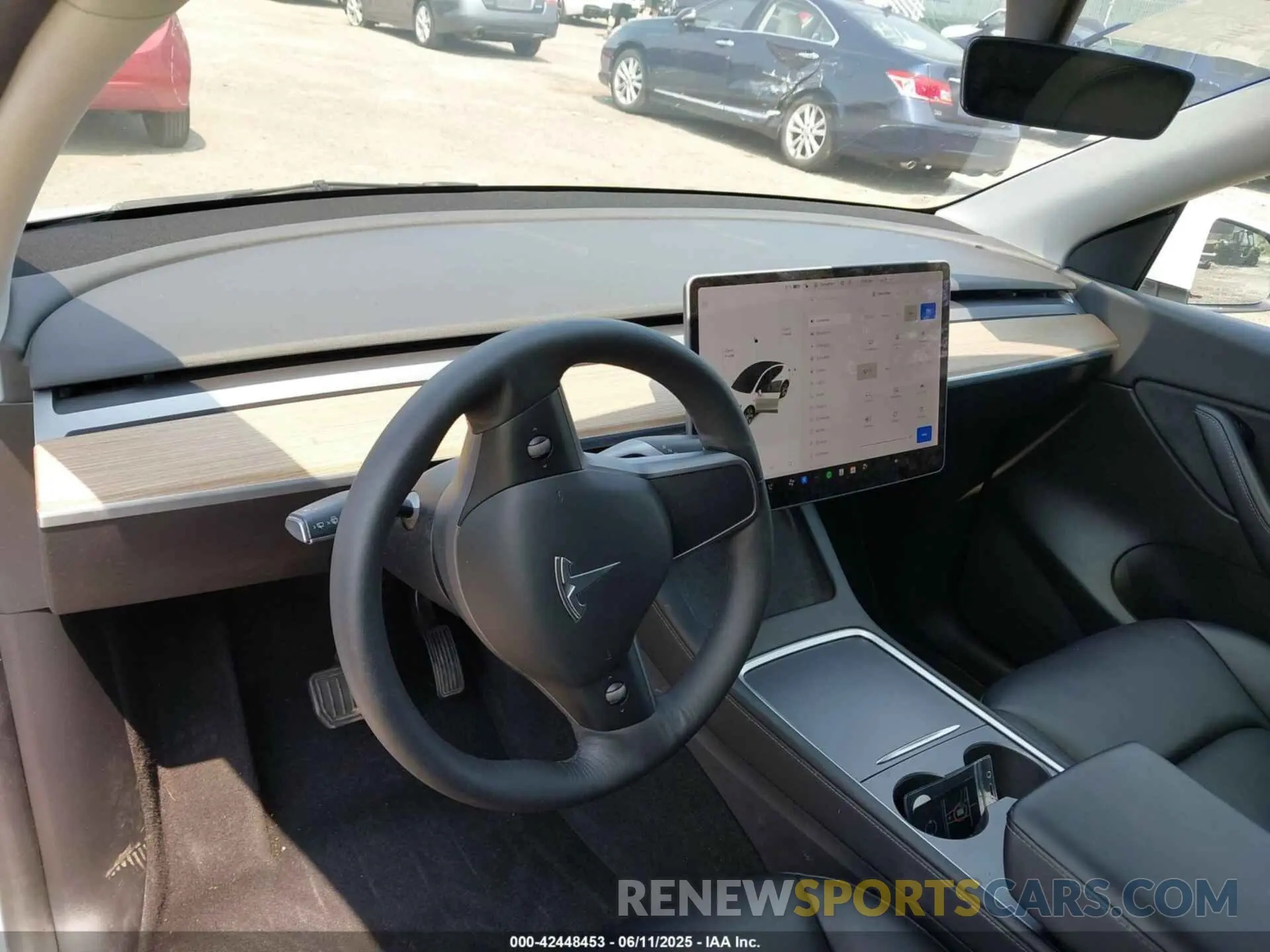 19 Photograph of a damaged car 5YJYGDEE2MF261874 TESLA MODEL Y 2021