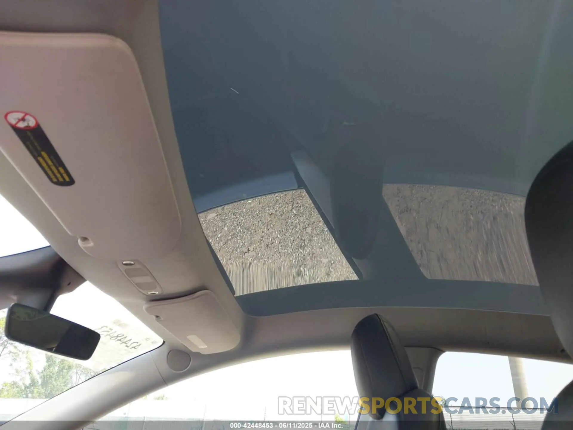 21 Photograph of a damaged car 5YJYGDEE2MF261874 TESLA MODEL Y 2021