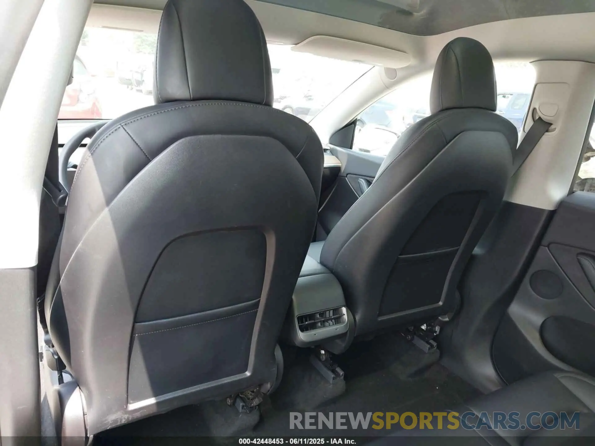22 Photograph of a damaged car 5YJYGDEE2MF261874 TESLA MODEL Y 2021