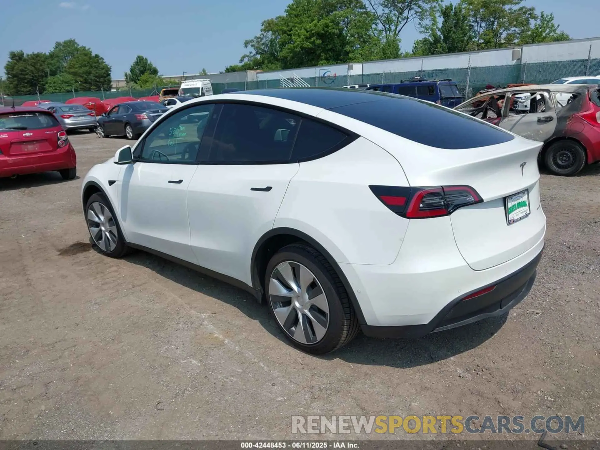 3 Photograph of a damaged car 5YJYGDEE2MF261874 TESLA MODEL Y 2021