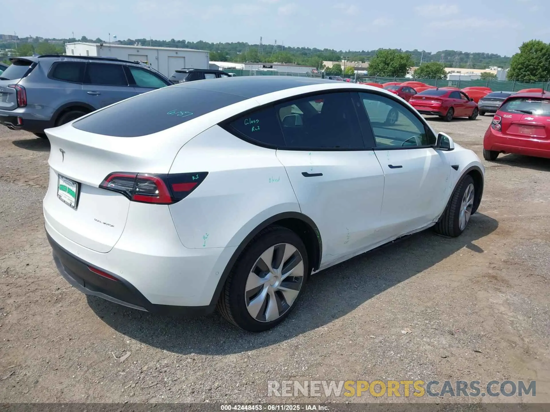 4 Photograph of a damaged car 5YJYGDEE2MF261874 TESLA MODEL Y 2021
