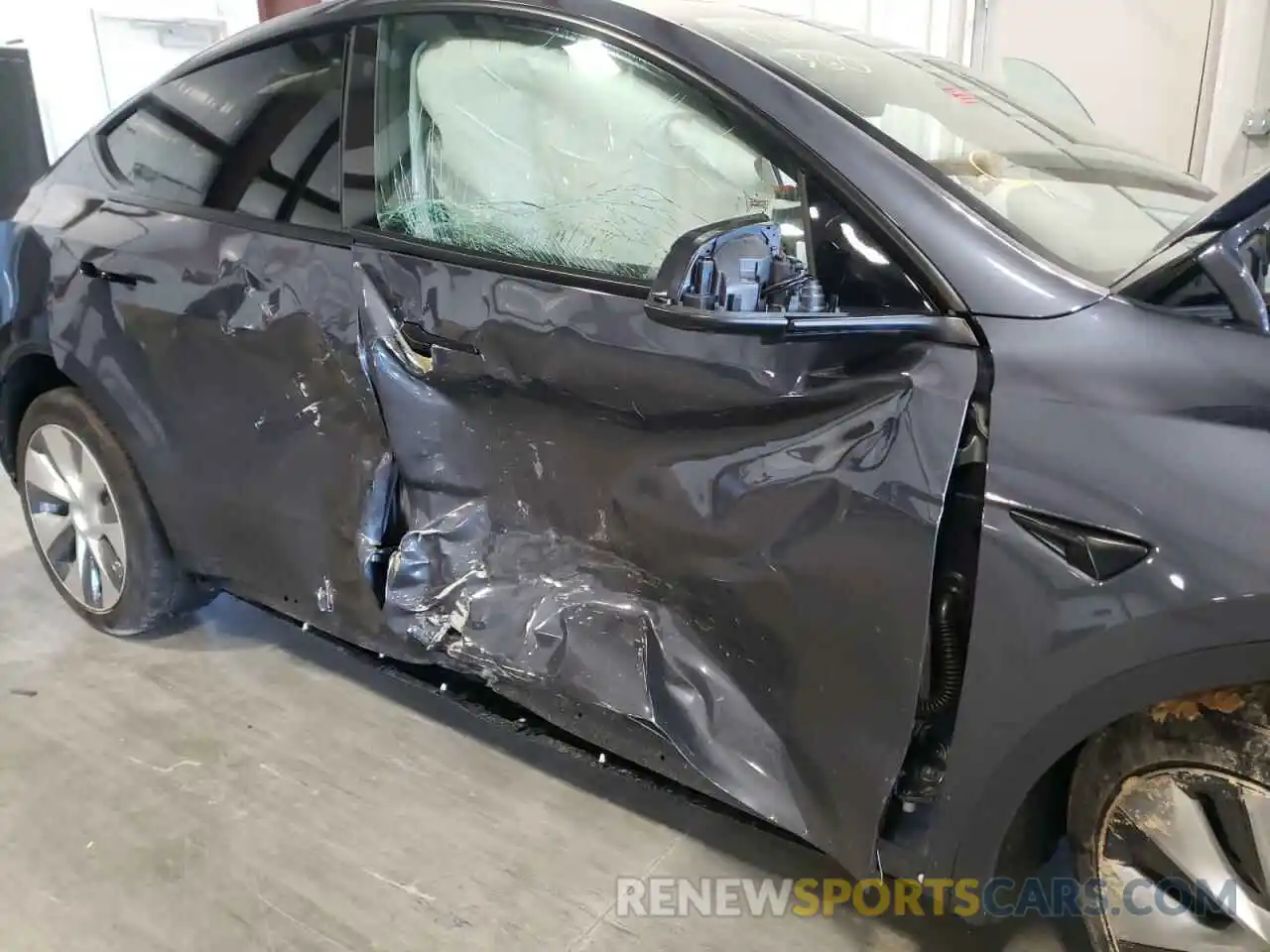 9 Photograph of a damaged car 5YJYGDEE2MF263835 TESLA MODEL Y 2021