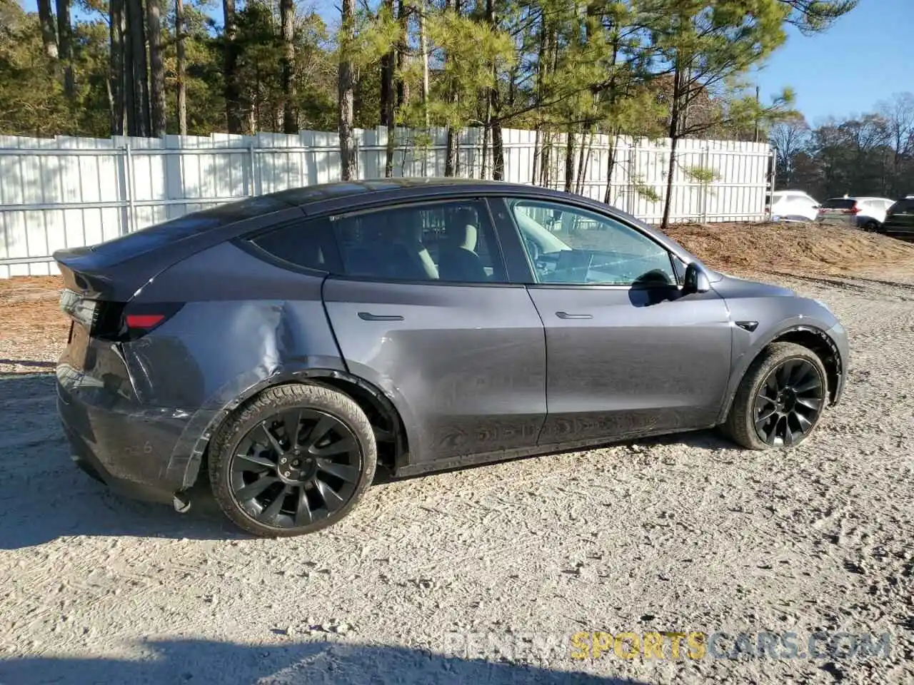 3 Photograph of a damaged car 5YJYGDEE2MF267805 TESLA MODEL Y 2021