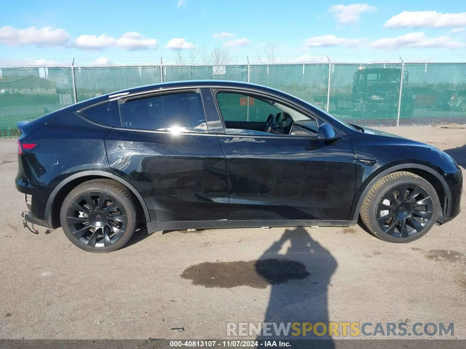 14 Photograph of a damaged car 5YJYGDEE2MF286886 TESLA MODEL Y 2021