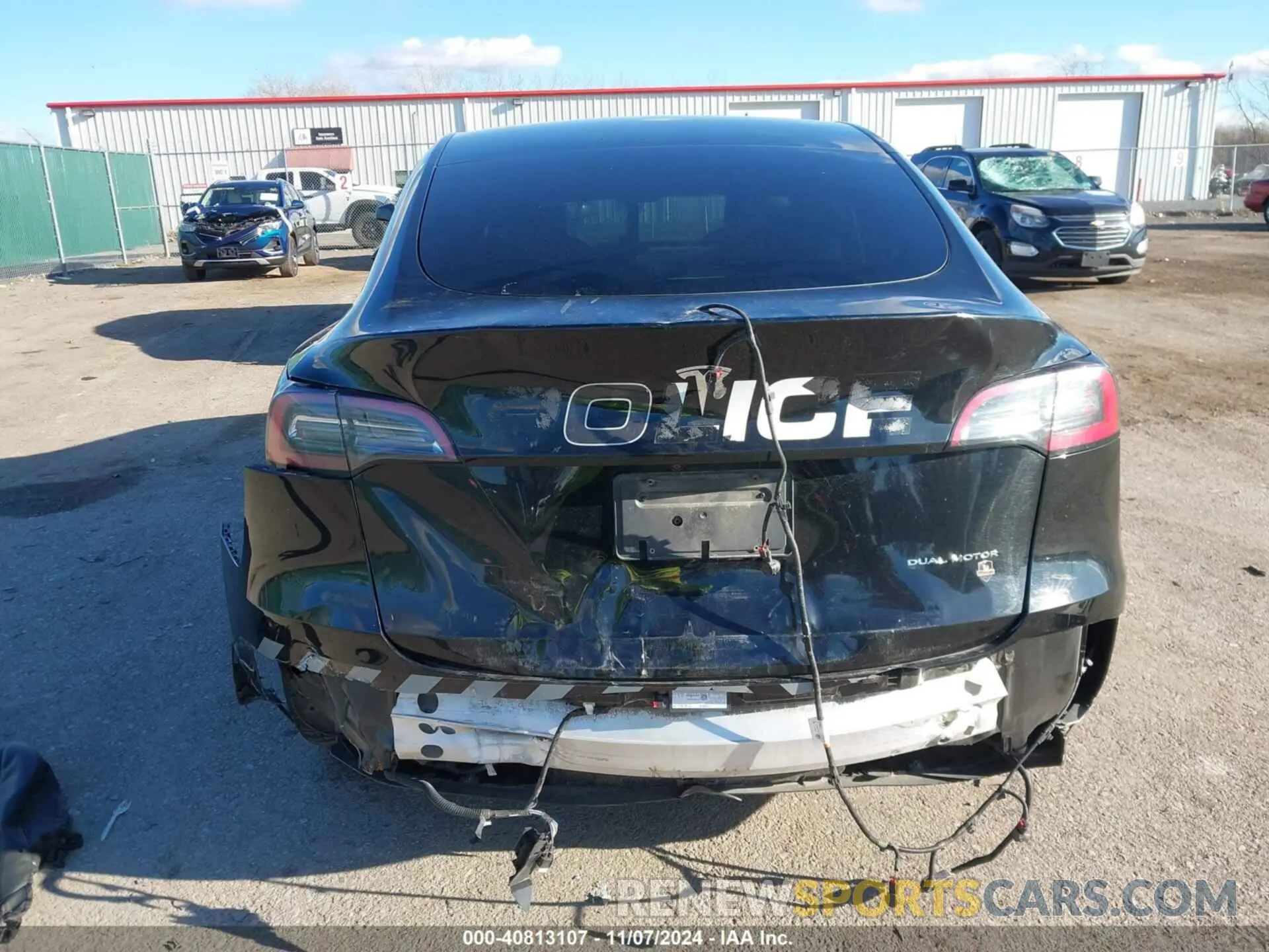17 Photograph of a damaged car 5YJYGDEE2MF286886 TESLA MODEL Y 2021
