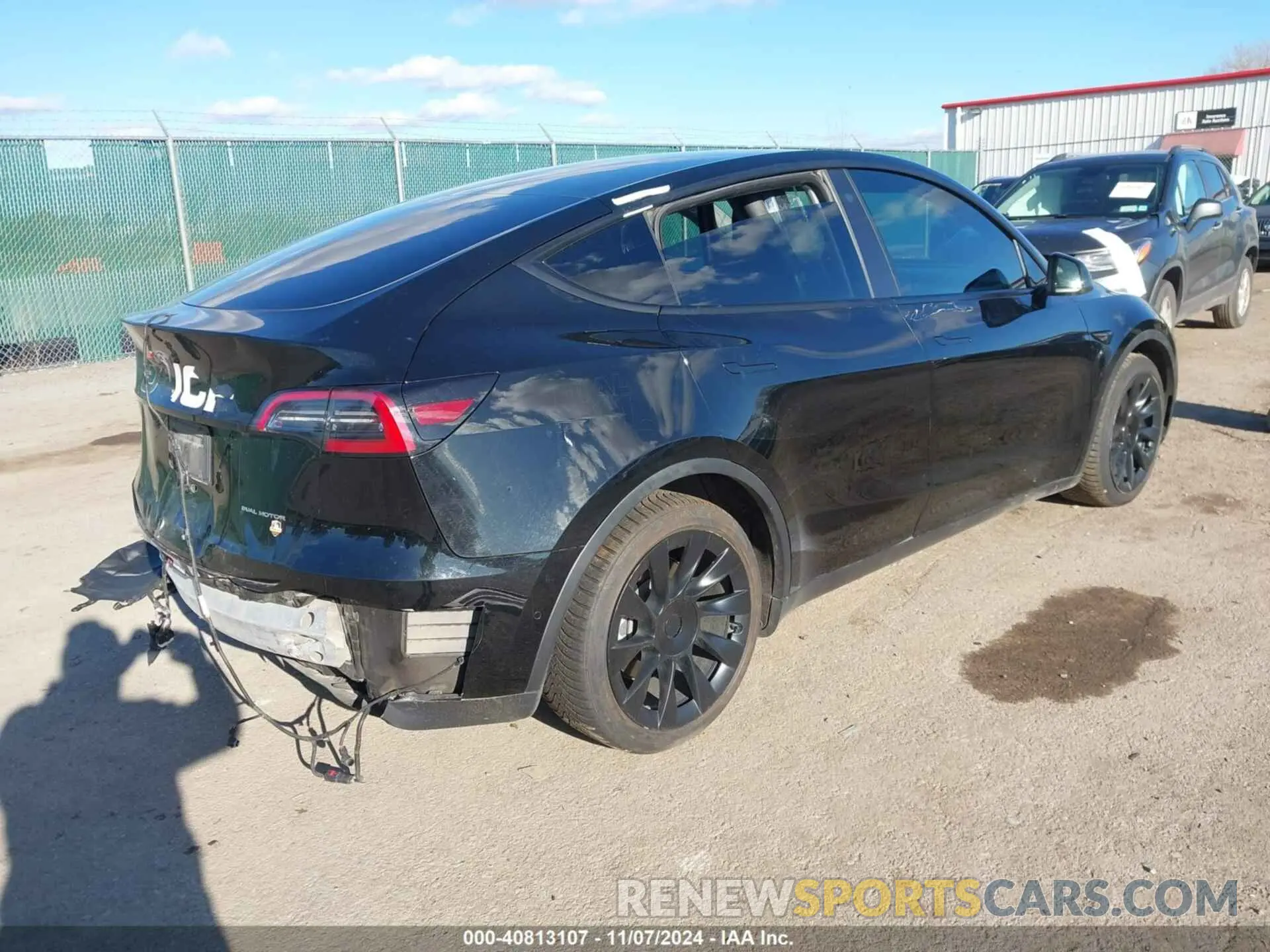 4 Photograph of a damaged car 5YJYGDEE2MF286886 TESLA MODEL Y 2021