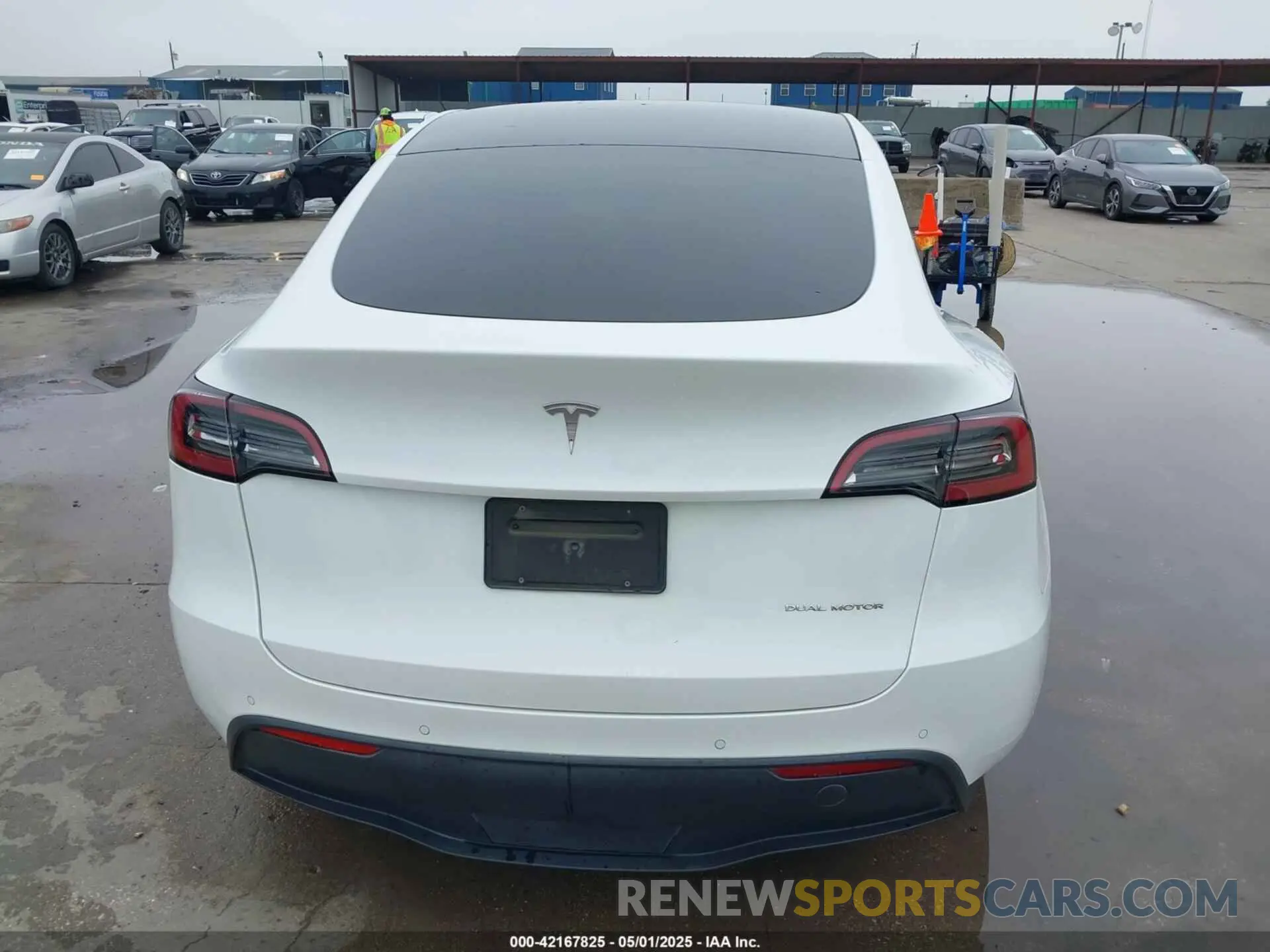 16 Photograph of a damaged car 5YJYGDEE2MF299721 TESLA MODEL Y 2021