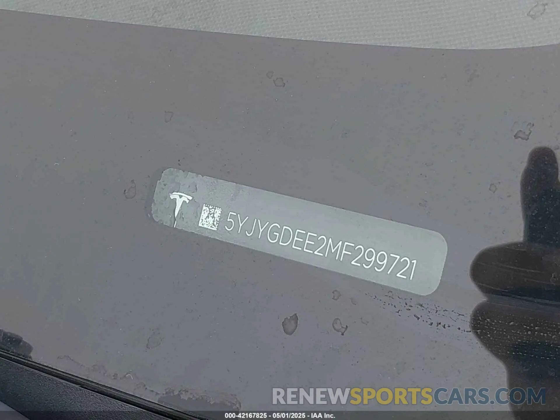 19 Photograph of a damaged car 5YJYGDEE2MF299721 TESLA MODEL Y 2021