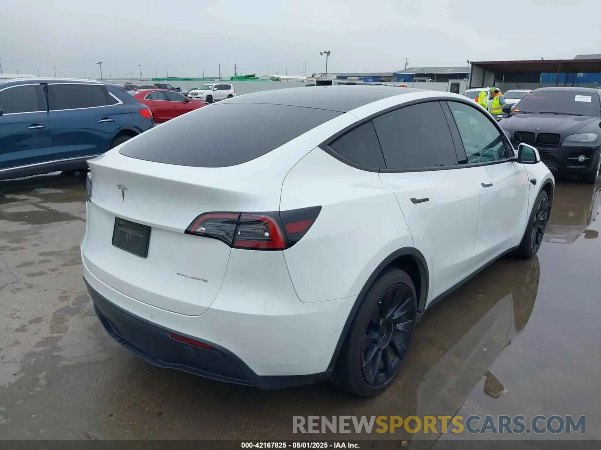 4 Photograph of a damaged car 5YJYGDEE2MF299721 TESLA MODEL Y 2021