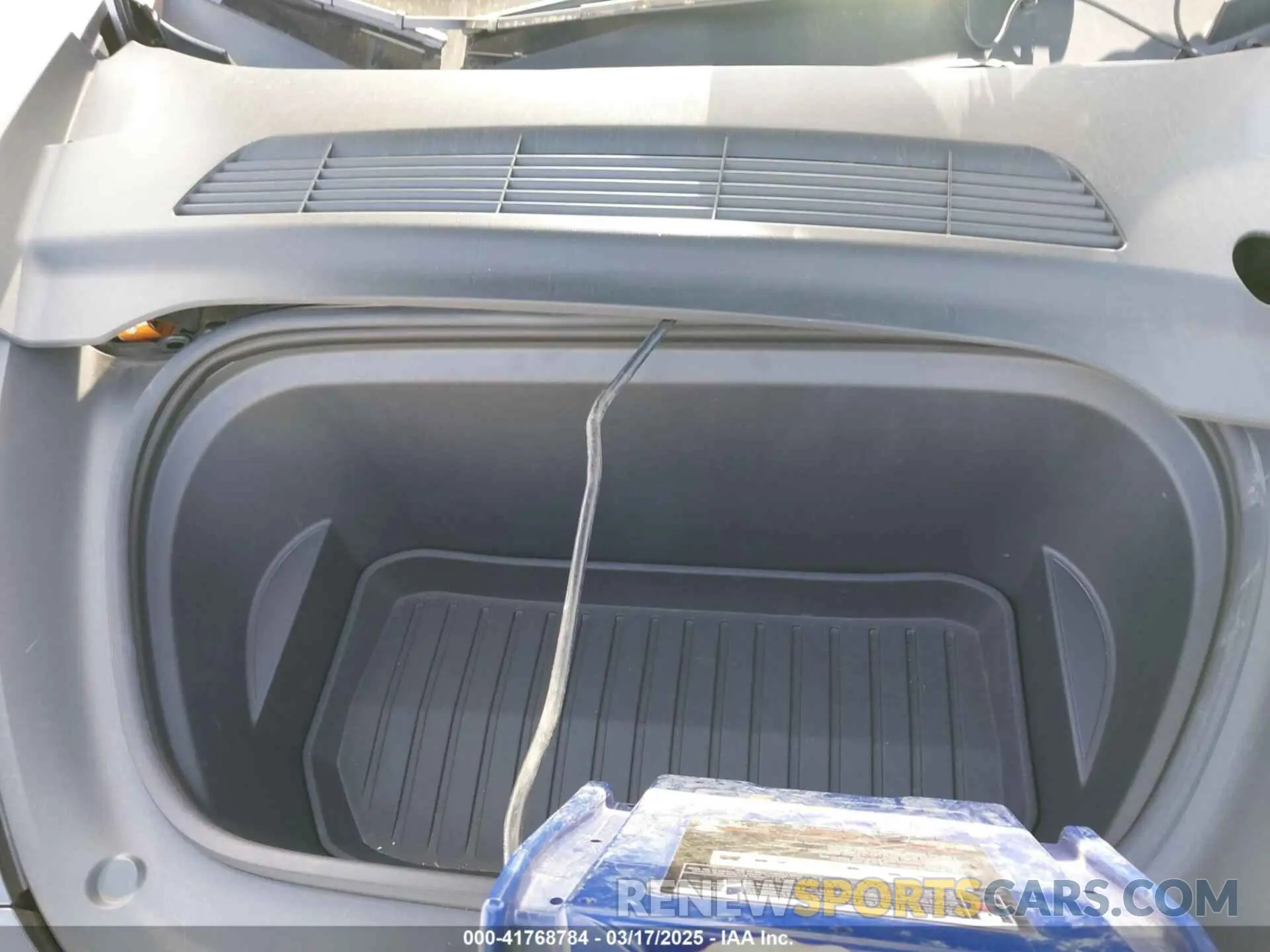 10 Photograph of a damaged car 5YJYGDEE2MF300009 TESLA MODEL Y 2021