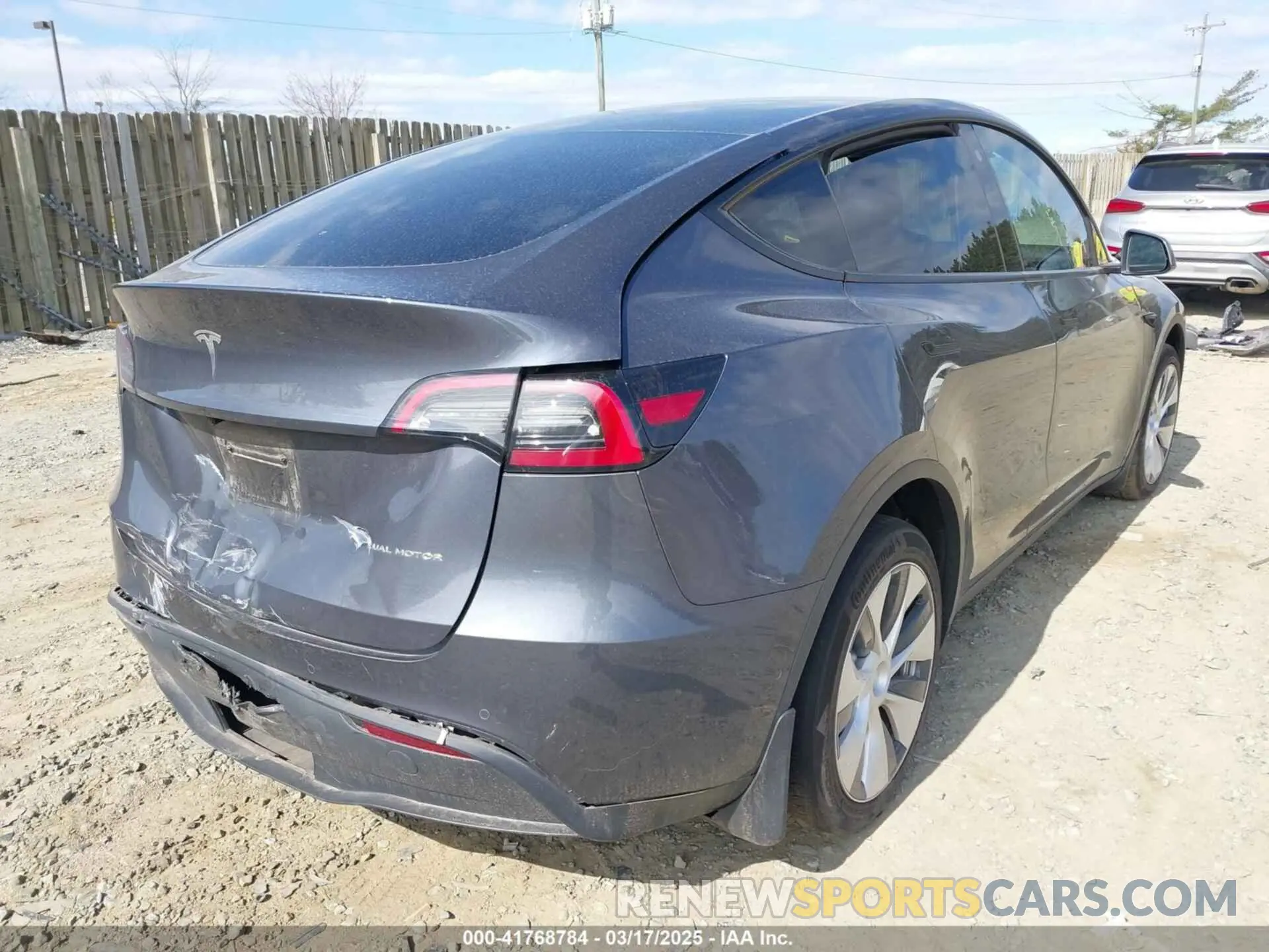 4 Photograph of a damaged car 5YJYGDEE2MF300009 TESLA MODEL Y 2021