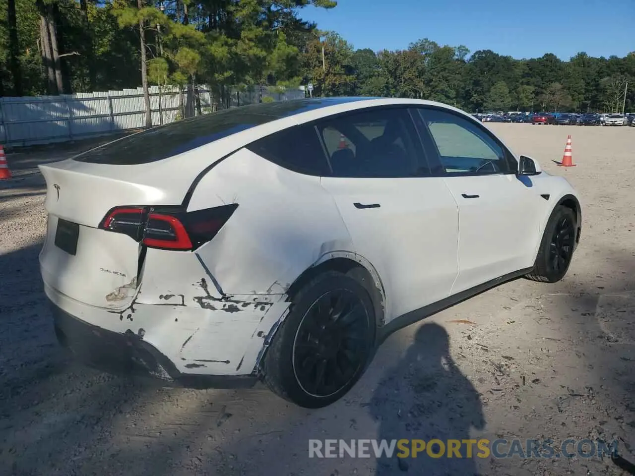 3 Photograph of a damaged car 5YJYGDEE3MF064289 TESLA MODEL Y 2021