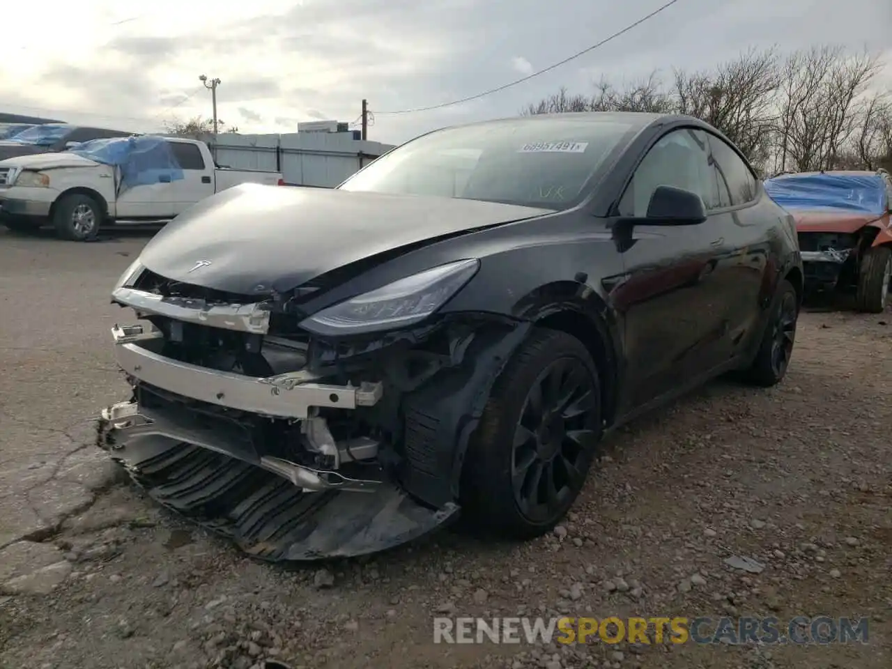 2 Photograph of a damaged car 5YJYGDEE3MF065085 TESLA MODEL Y 2021