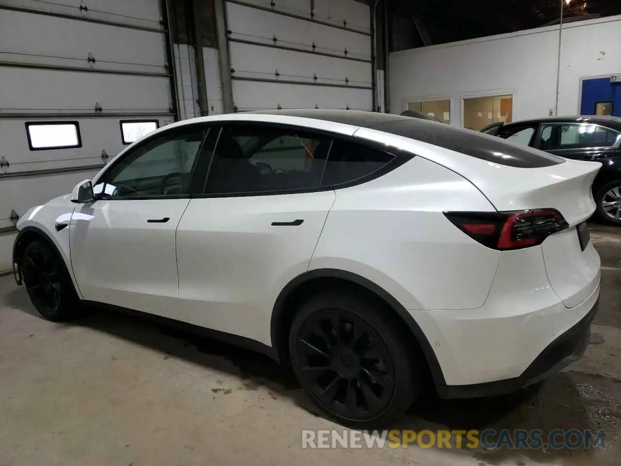 2 Photograph of a damaged car 5YJYGDEE3MF068407 TESLA MODEL Y 2021
