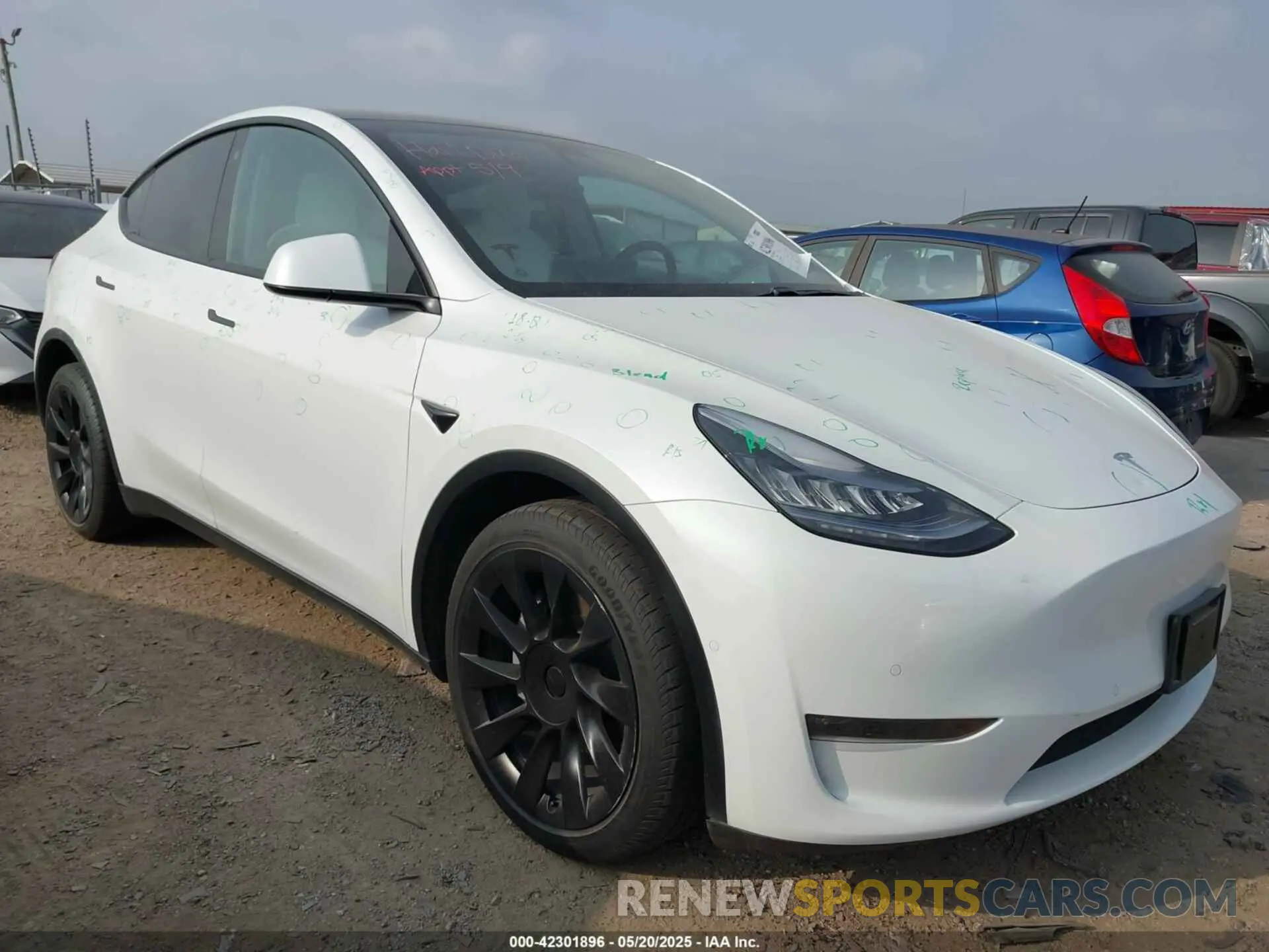1 Photograph of a damaged car 5YJYGDEE3MF068472 TESLA MODEL Y 2021