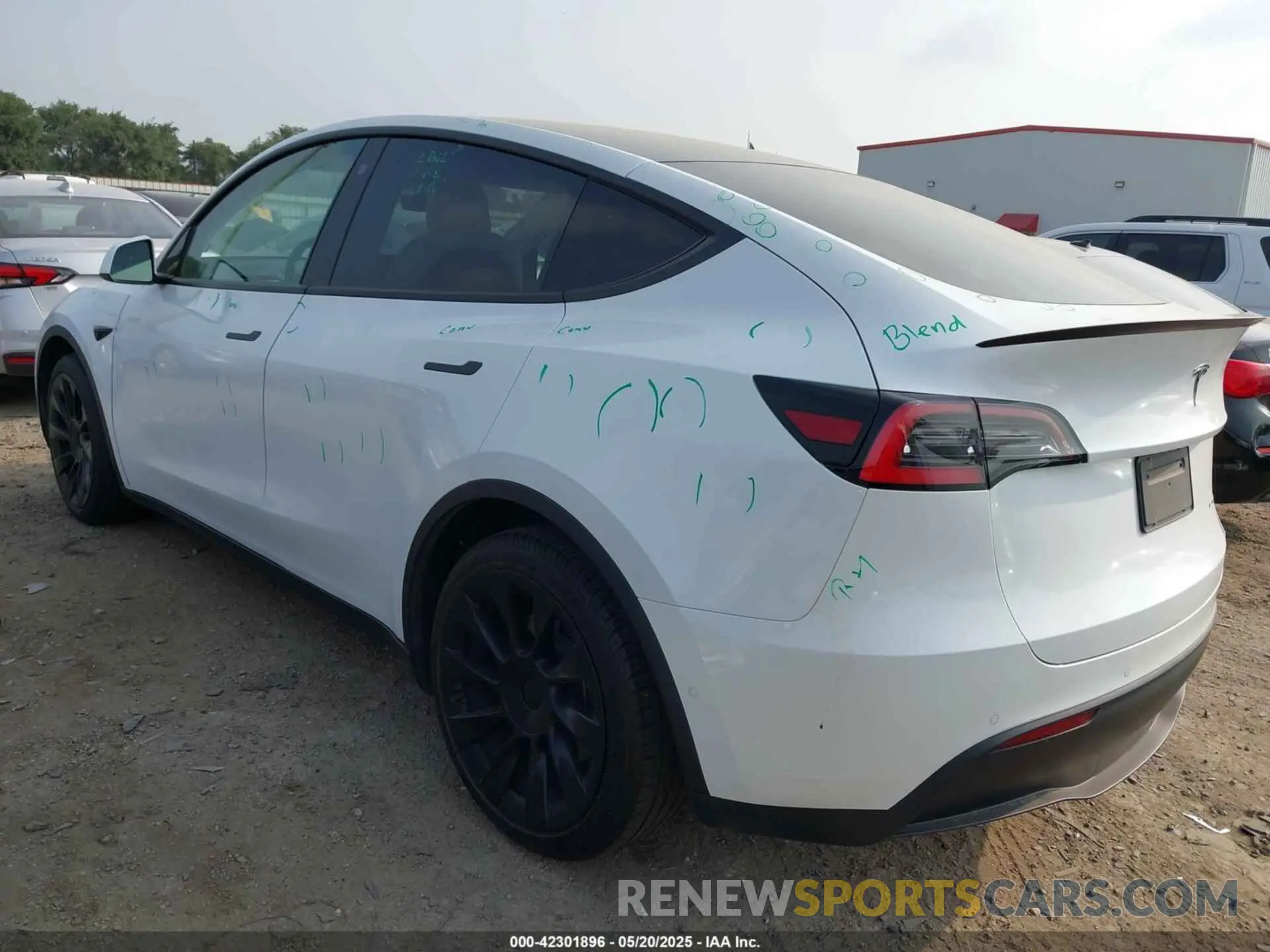 3 Photograph of a damaged car 5YJYGDEE3MF068472 TESLA MODEL Y 2021