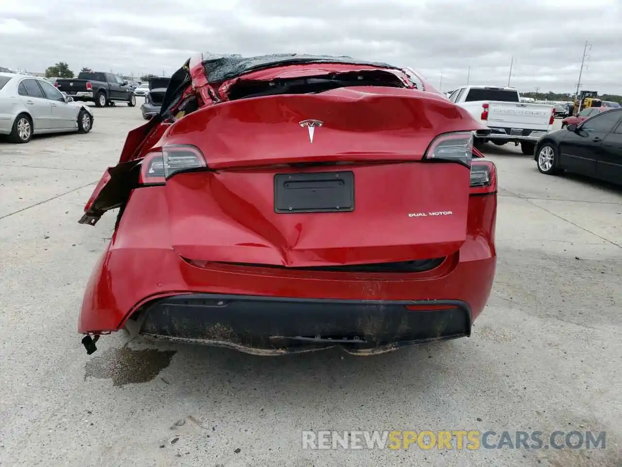 6 Photograph of a damaged car 5YJYGDEE3MF072618 TESLA MODEL Y 2021