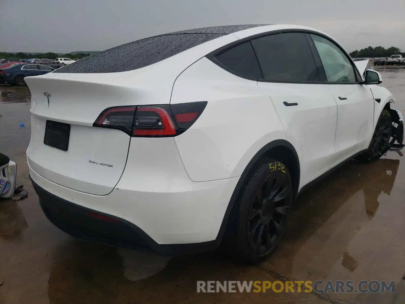 4 Photograph of a damaged car 5YJYGDEE3MF074739 TESLA MODEL Y 2021