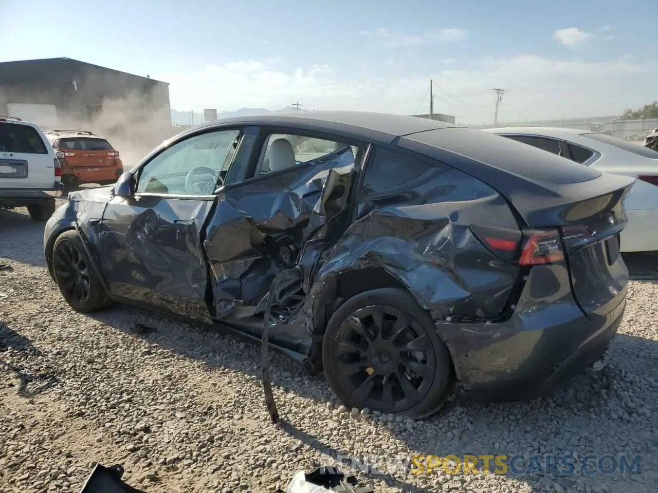 2 Photograph of a damaged car 5YJYGDEE3MF075535 TESLA MODEL Y 2021