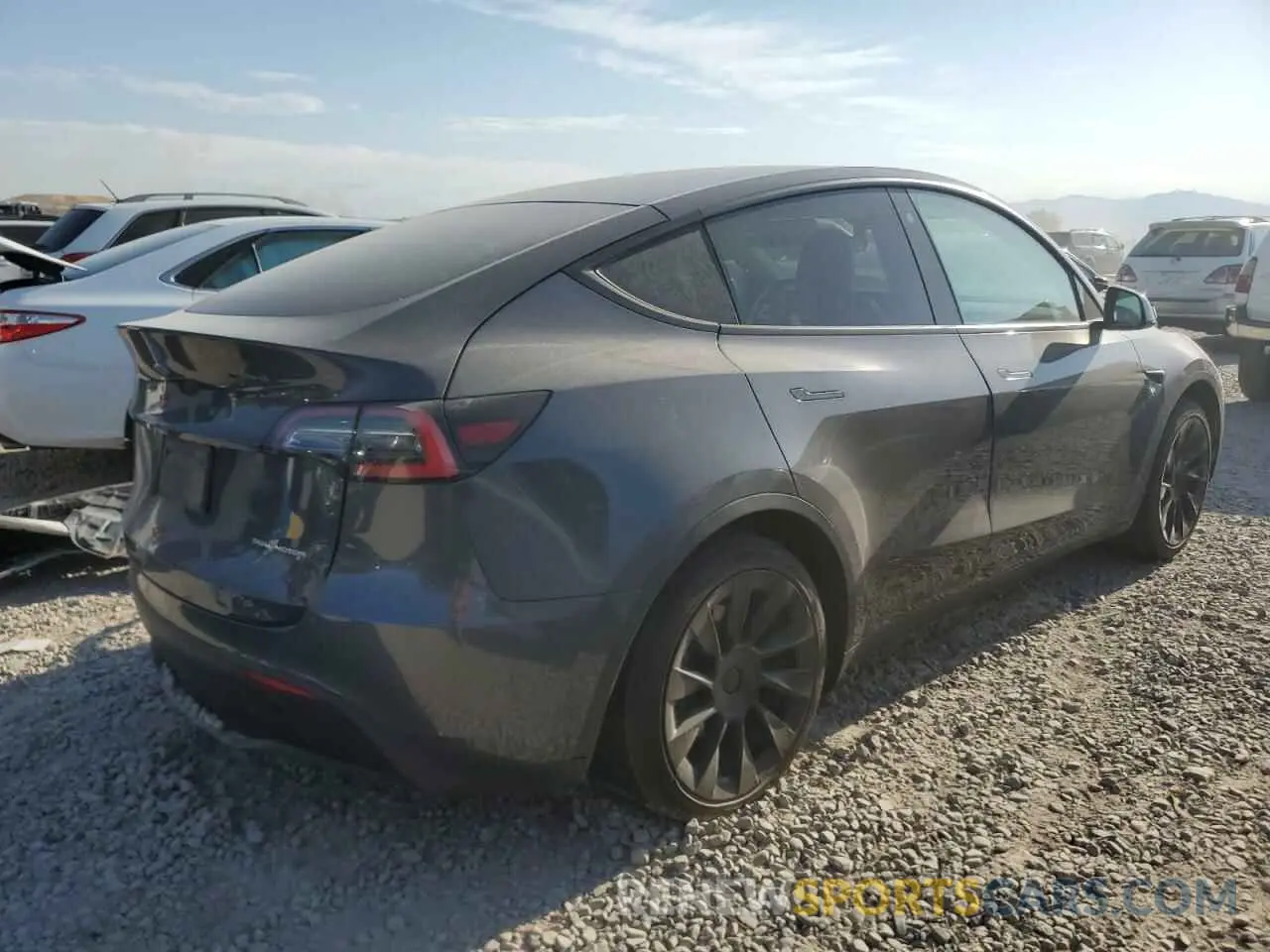 3 Photograph of a damaged car 5YJYGDEE3MF075535 TESLA MODEL Y 2021
