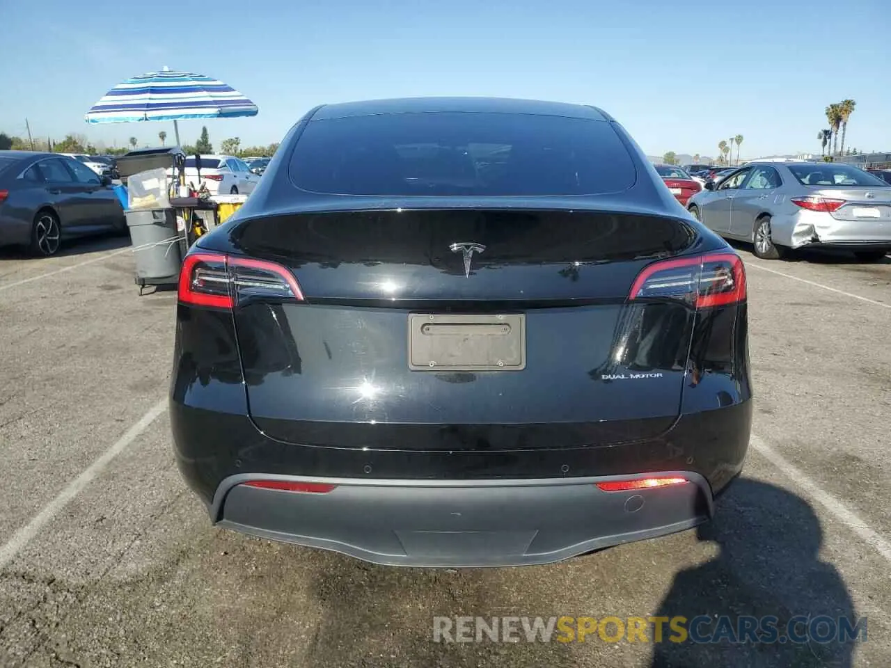 6 Photograph of a damaged car 5YJYGDEE3MF076572 TESLA MODEL Y 2021