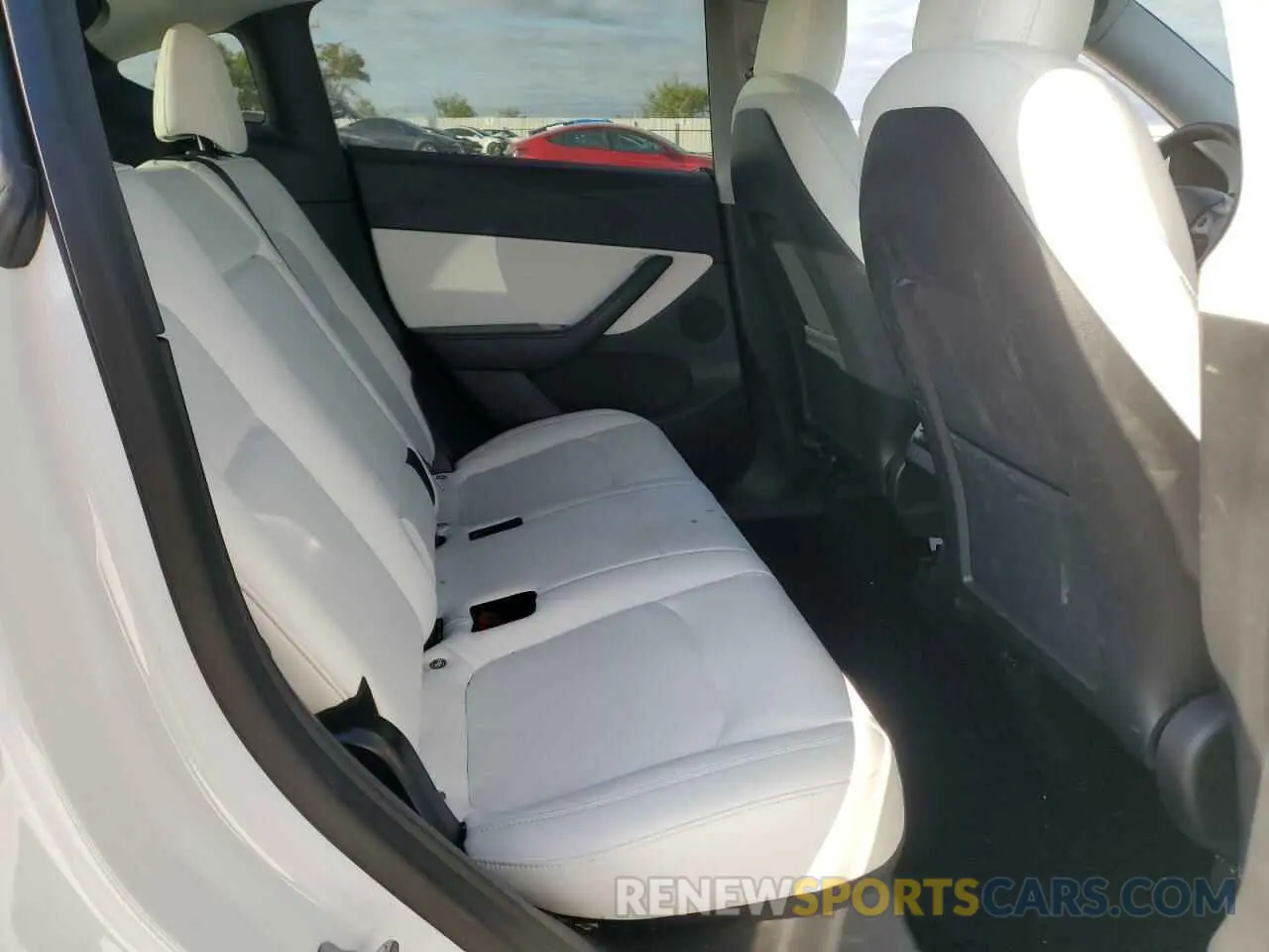 10 Photograph of a damaged car 5YJYGDEE3MF081044 TESLA MODEL Y 2021